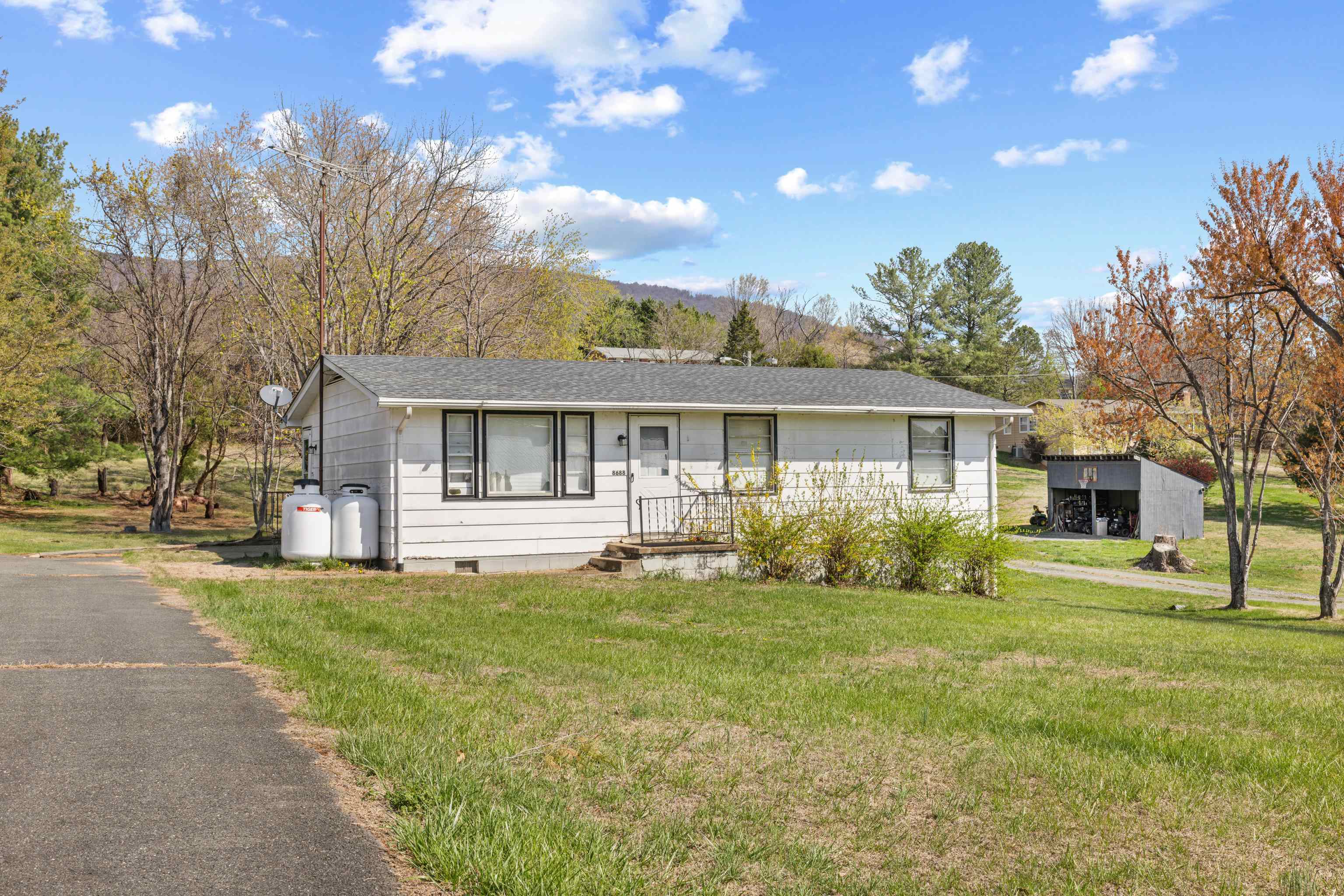 8688 BROOKSVILLE RD