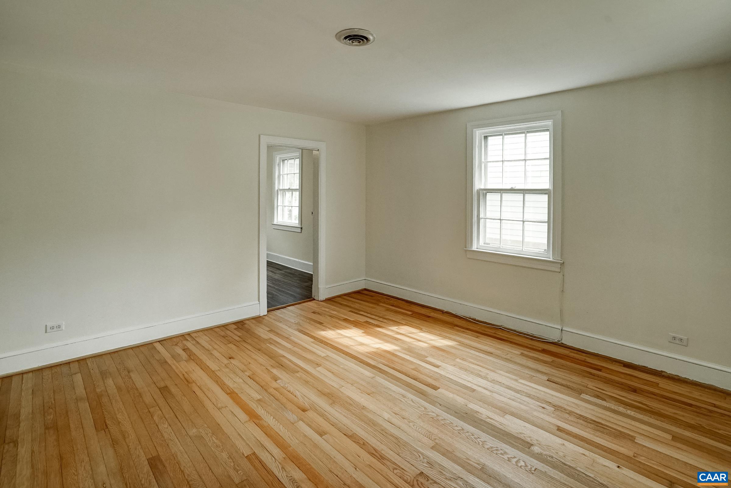 2425 JEFFERSON PARK AVE