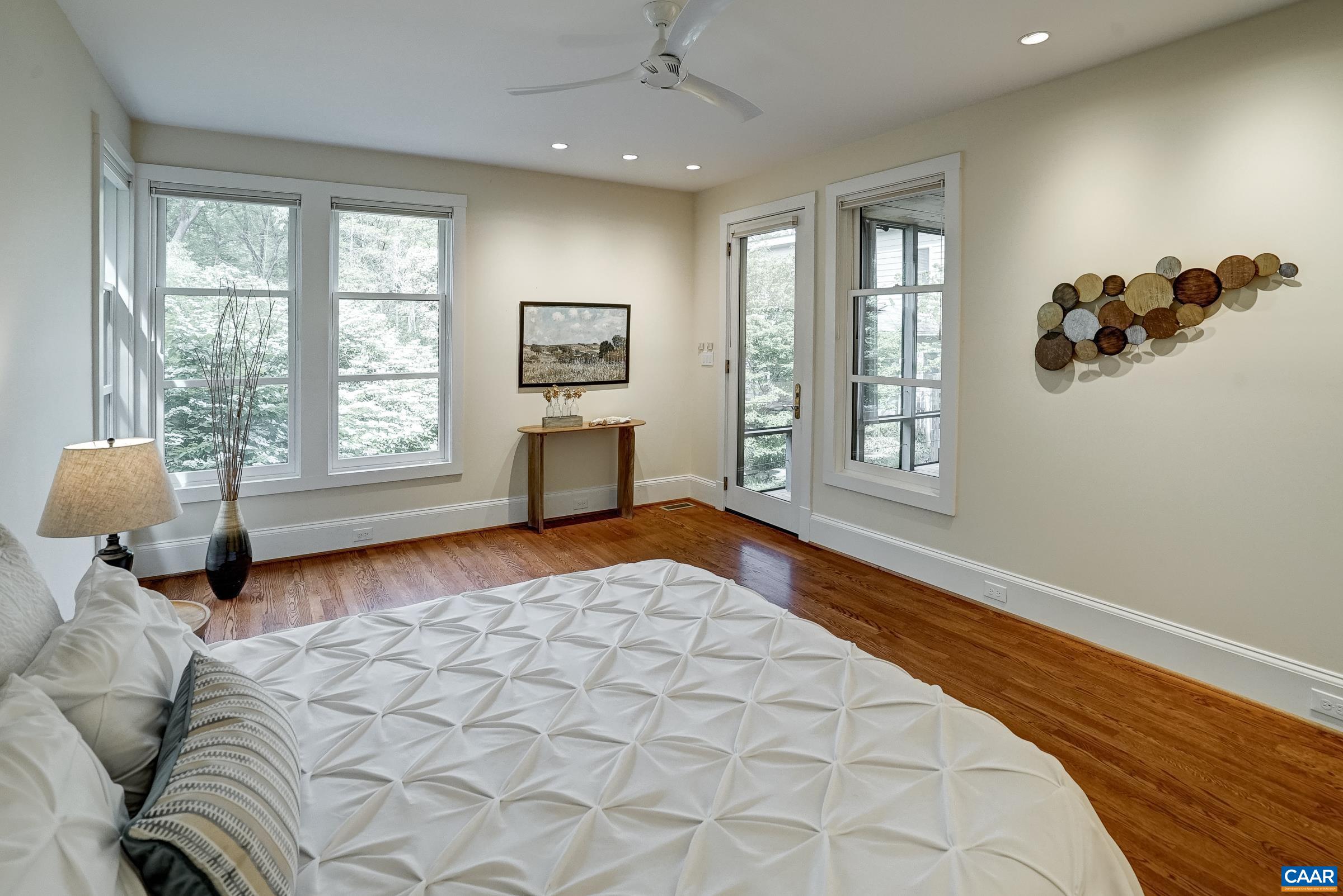 2425 JEFFERSON PARK AVE