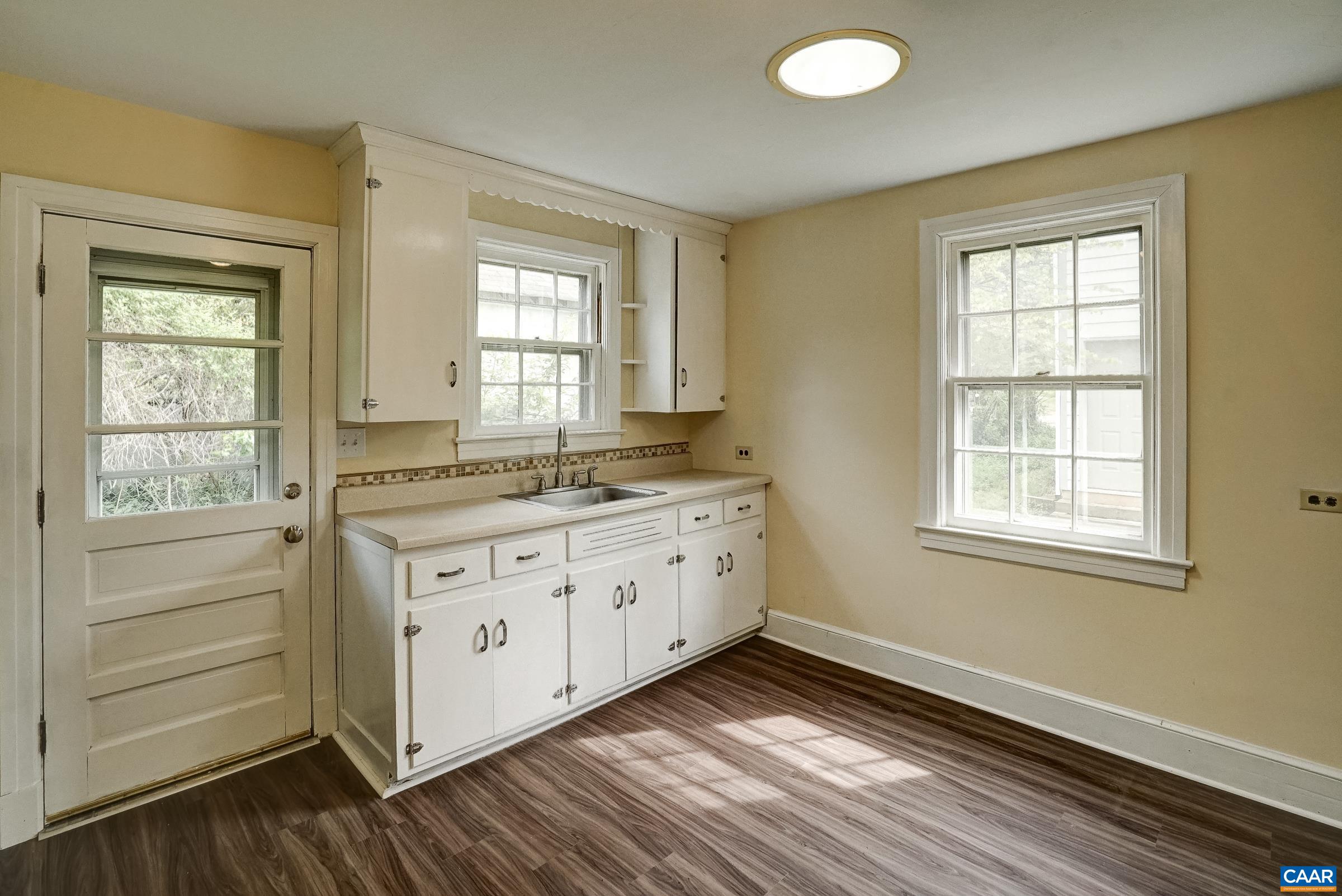 2425 JEFFERSON PARK AVE