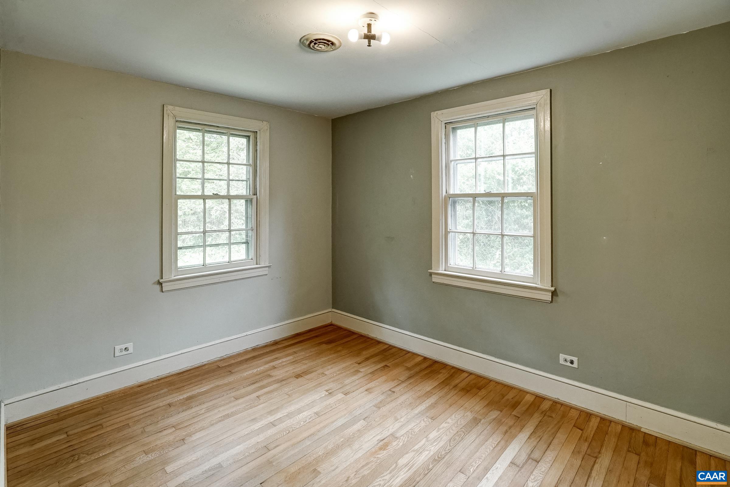 2425 JEFFERSON PARK AVE