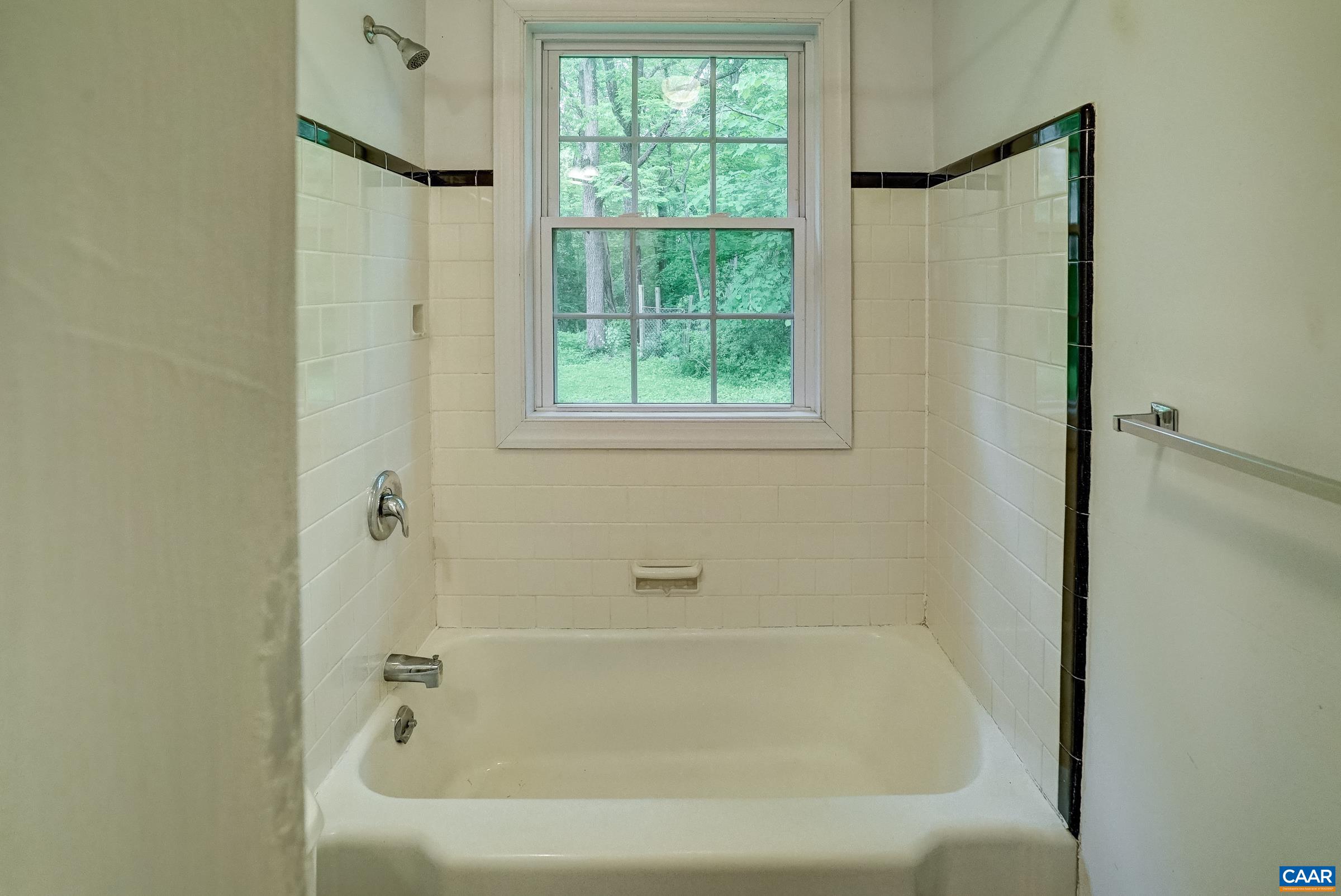 2425 JEFFERSON PARK AVE