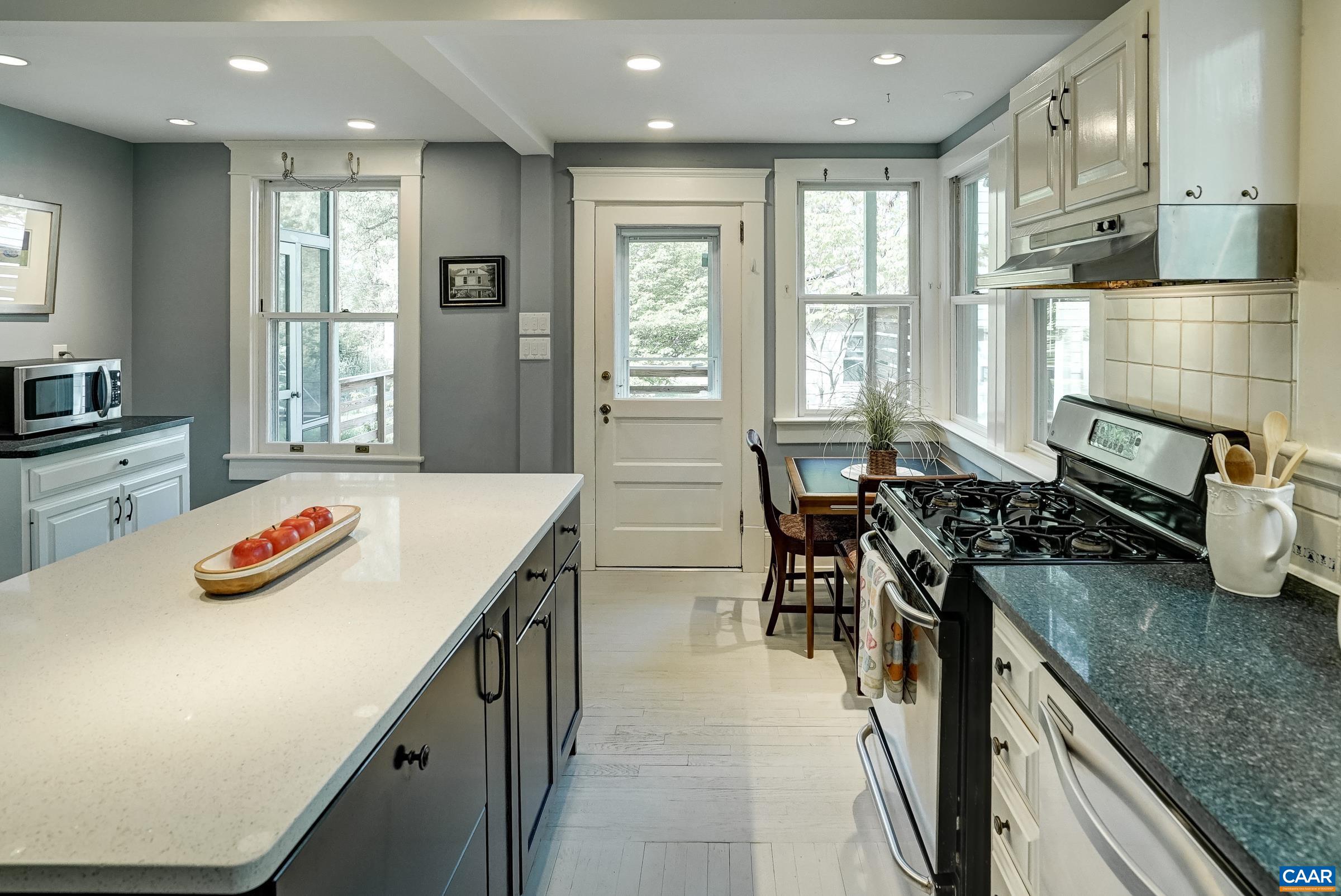 2425 JEFFERSON PARK AVE