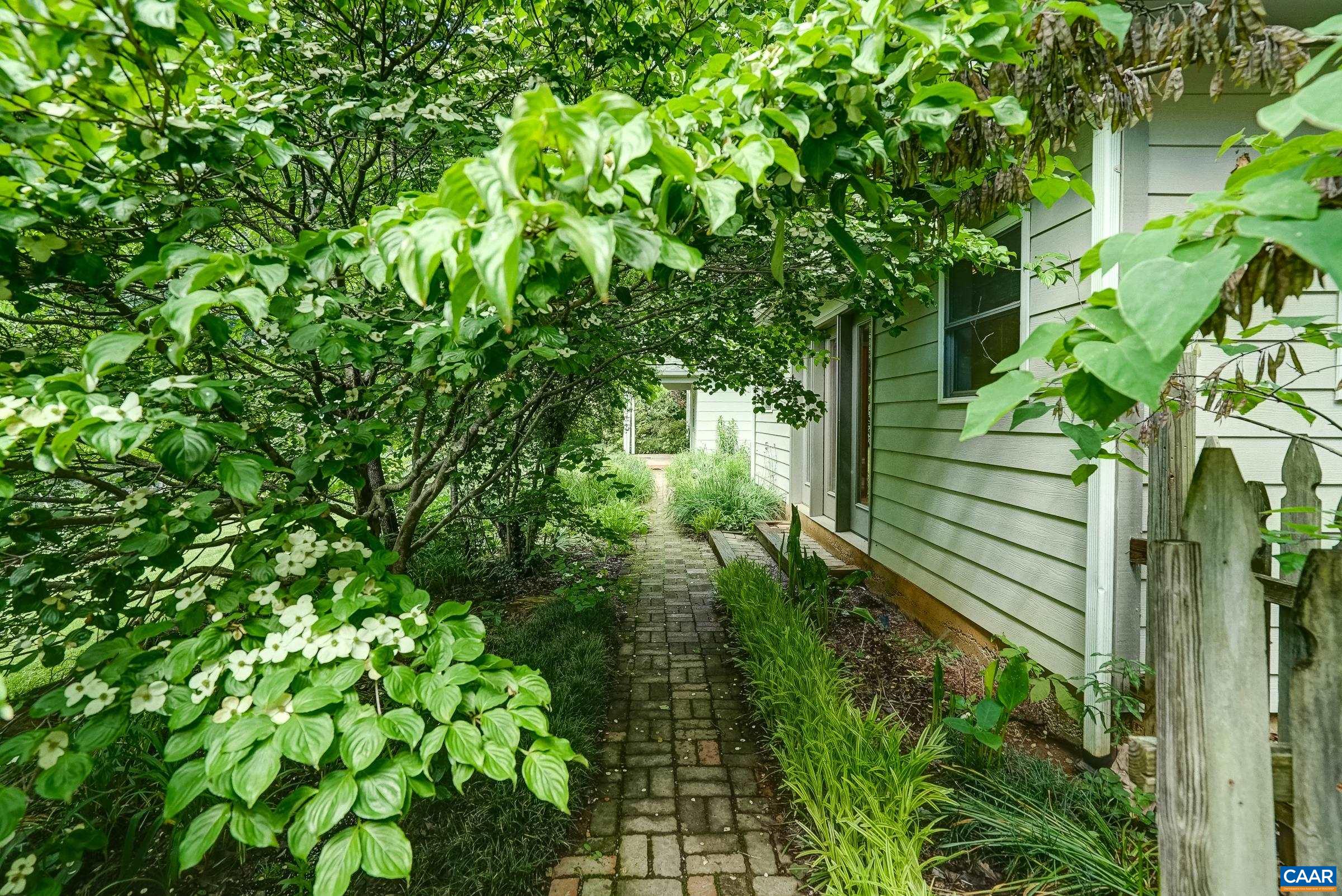 2425 JEFFERSON PARK AVE