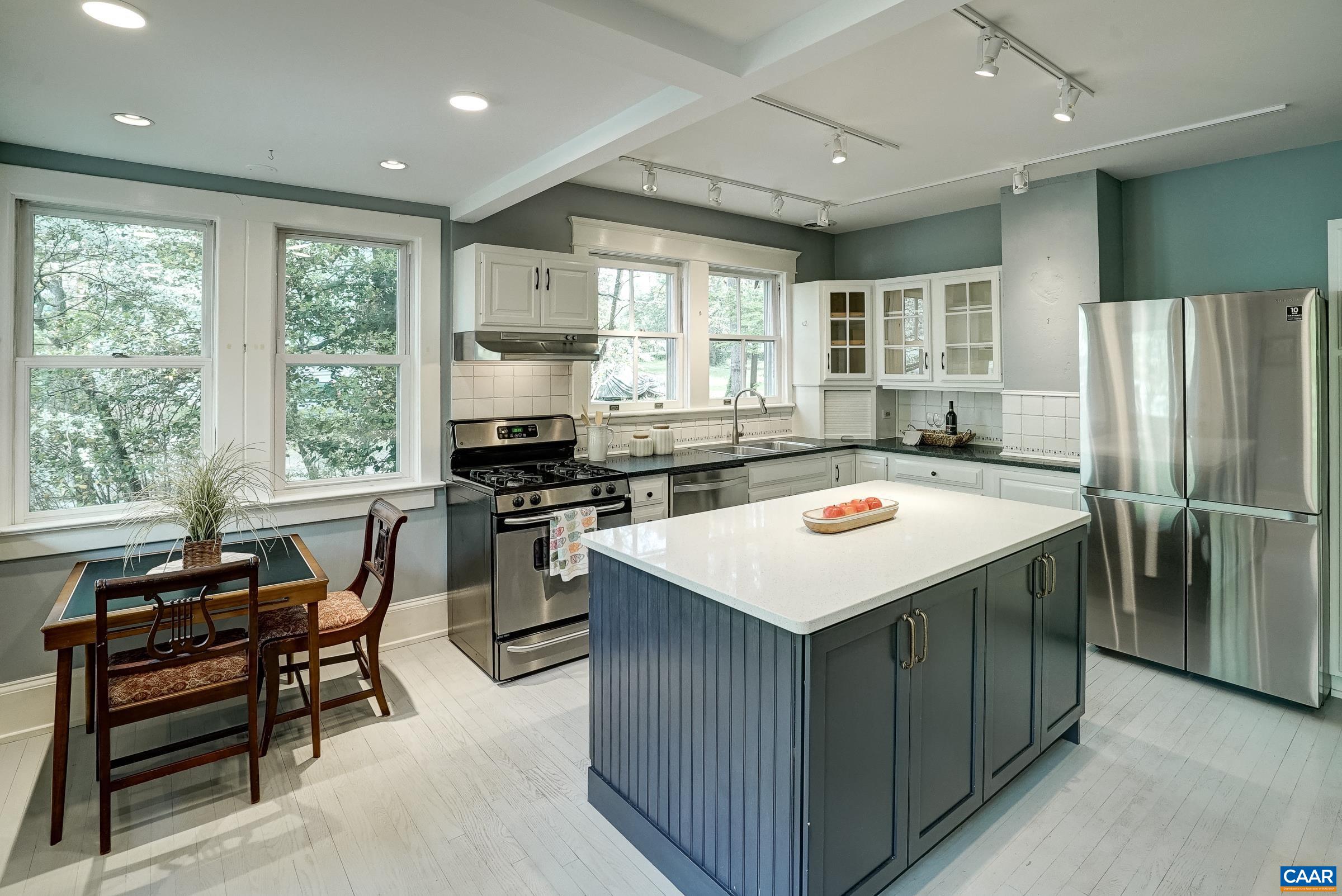 2425 JEFFERSON PARK AVE