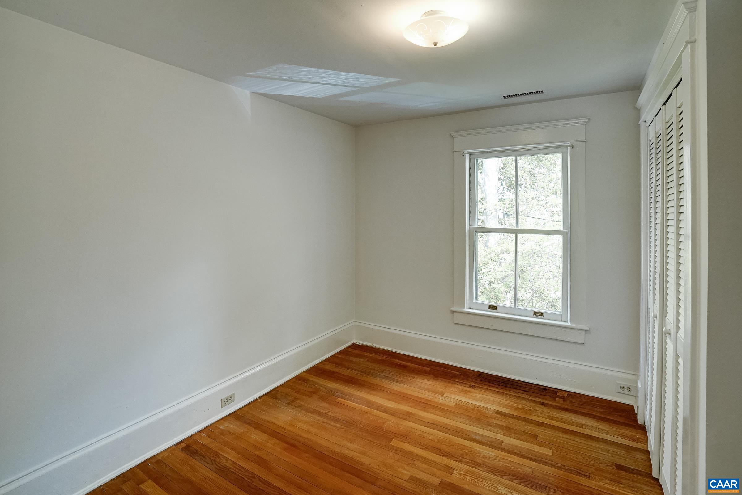 2425 JEFFERSON PARK AVE