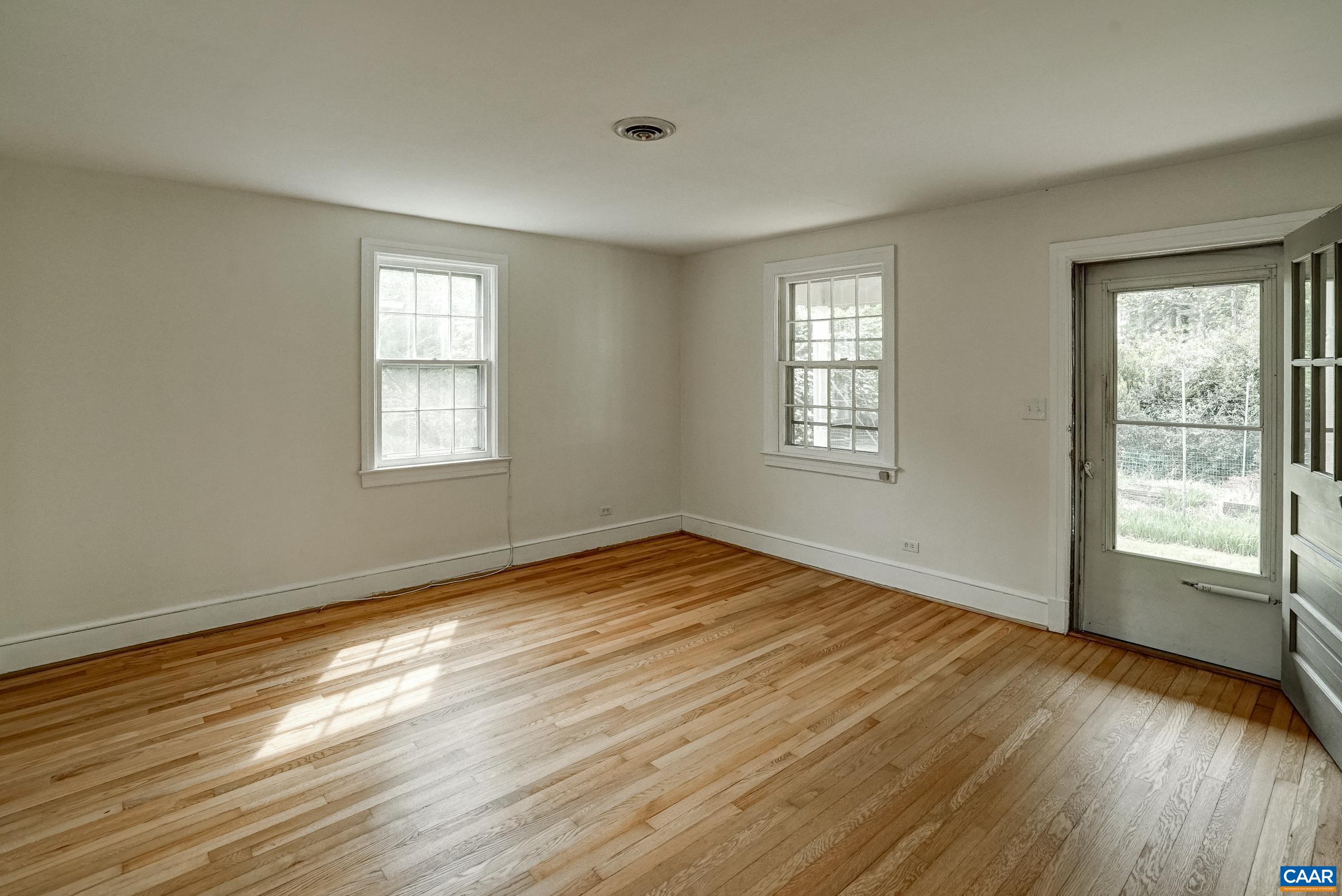 2425 JEFFERSON PARK AVE