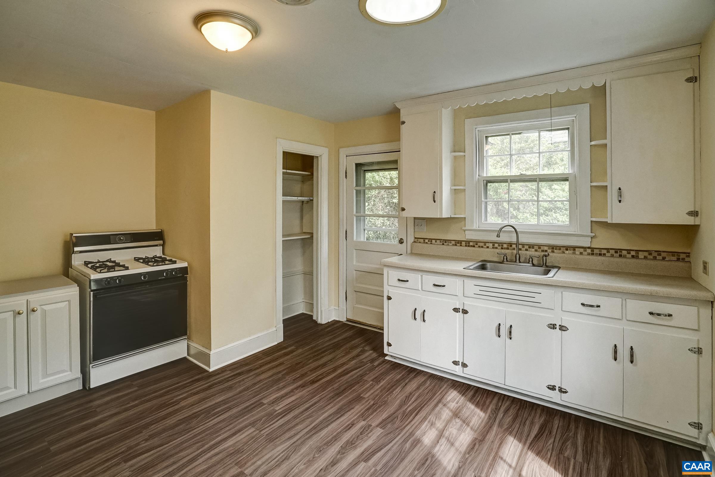 2425 JEFFERSON PARK AVE