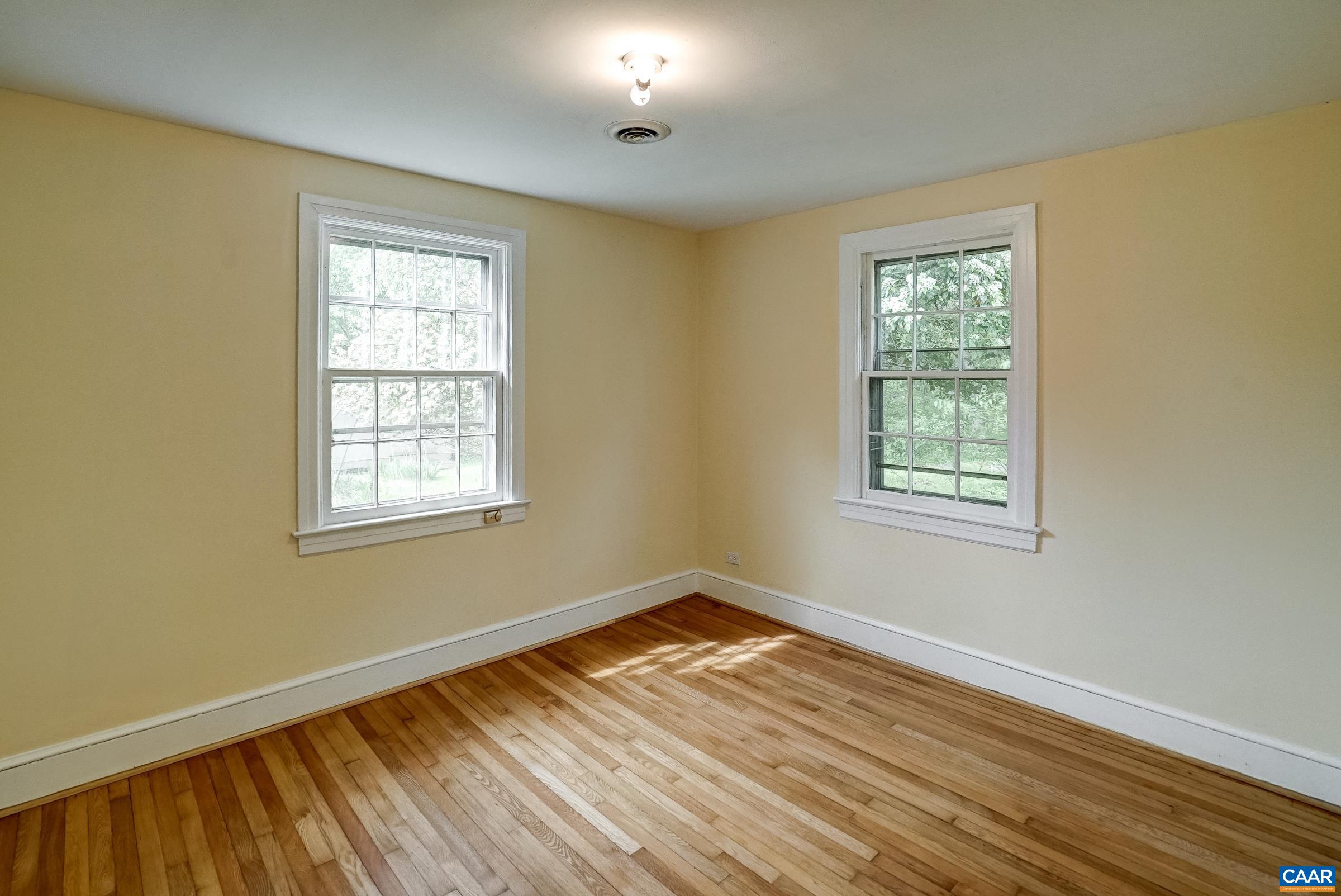 2425 JEFFERSON PARK AVE