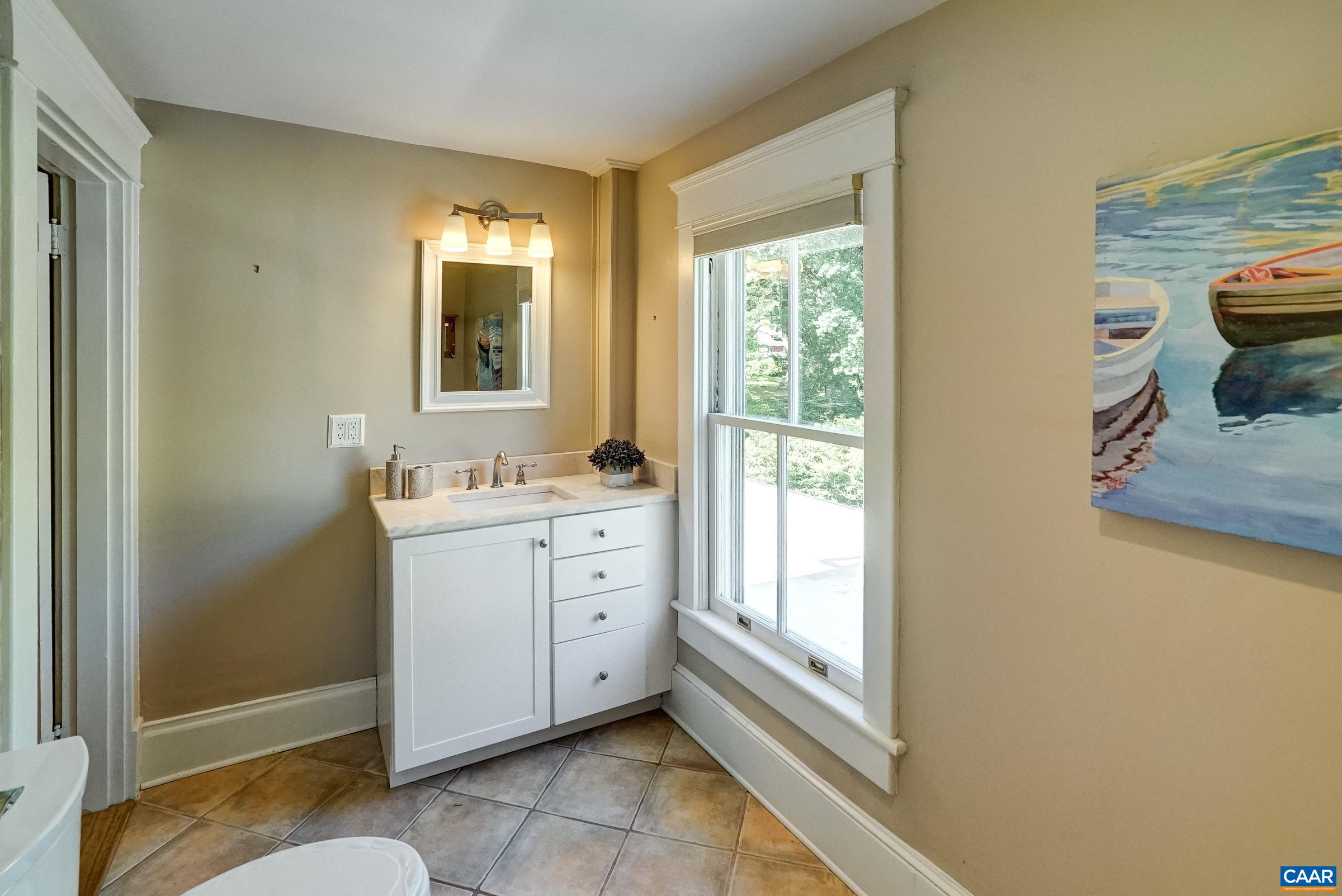 2425 JEFFERSON PARK AVE