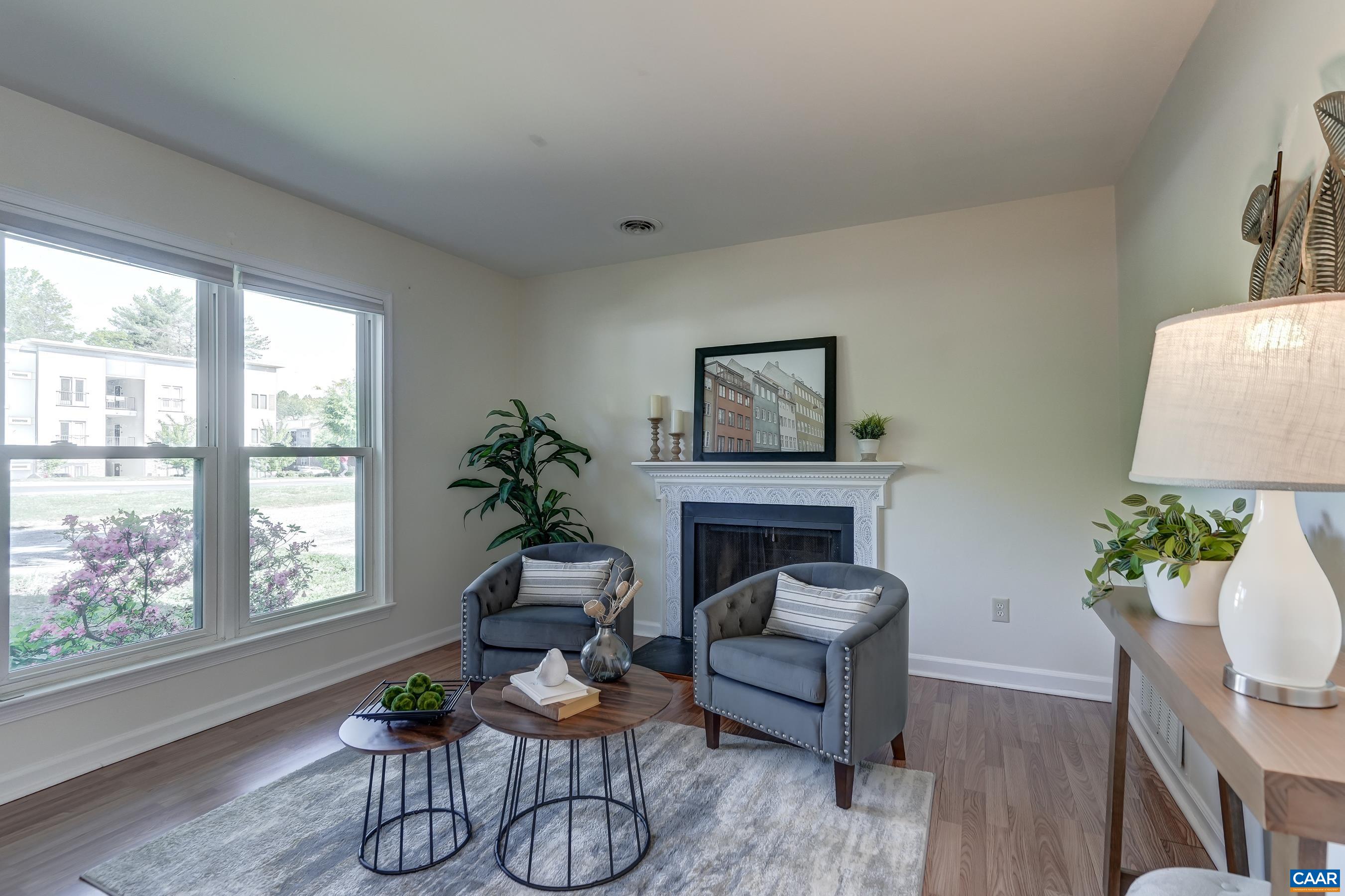 2117 COMMONWEALTH DR