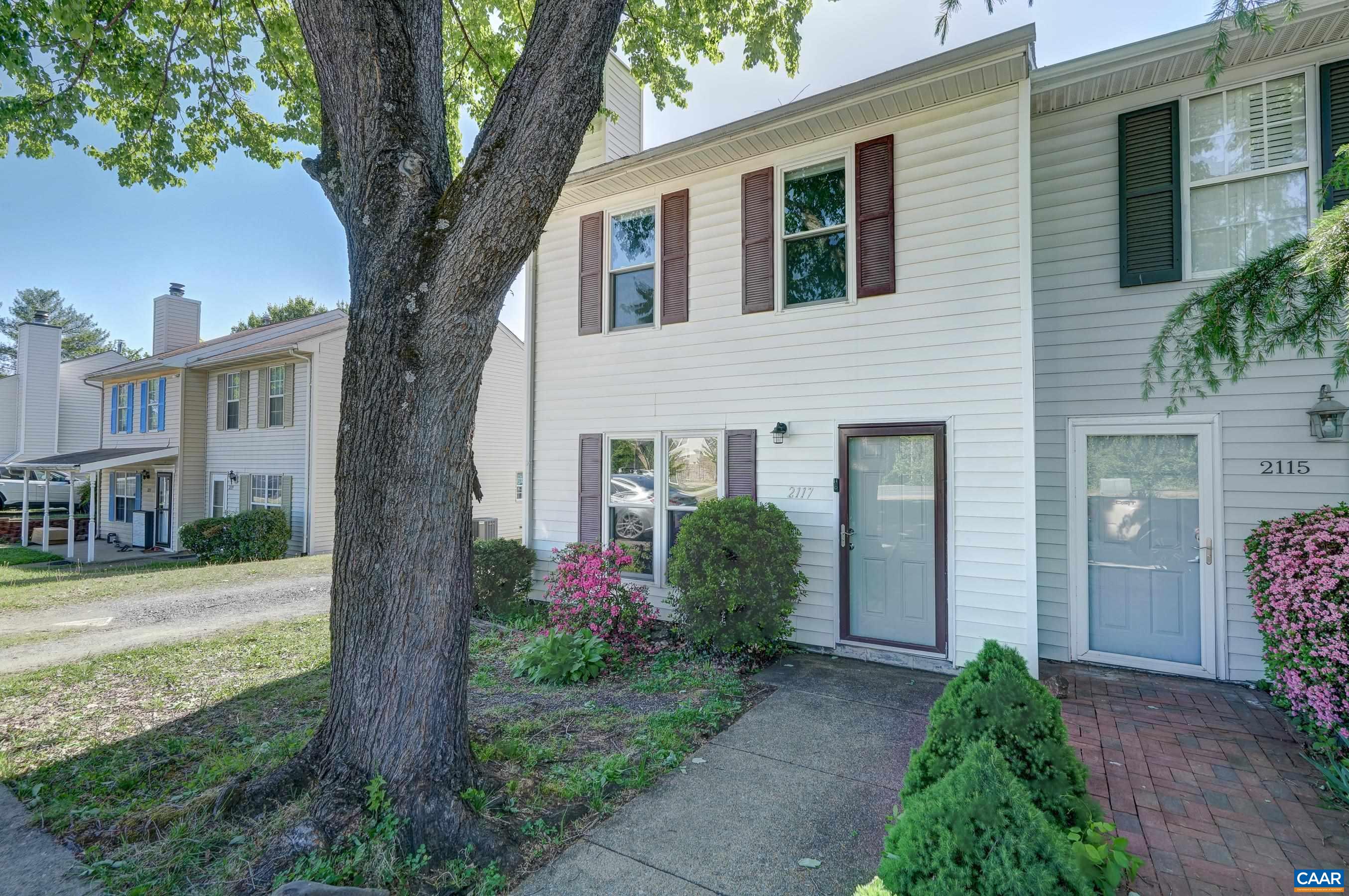 2117 COMMONWEALTH DR