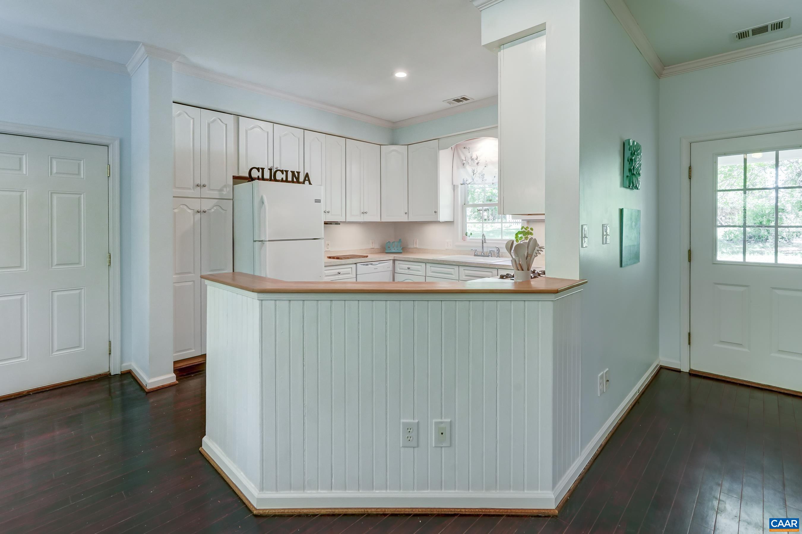 180 LYNX FARM LN
