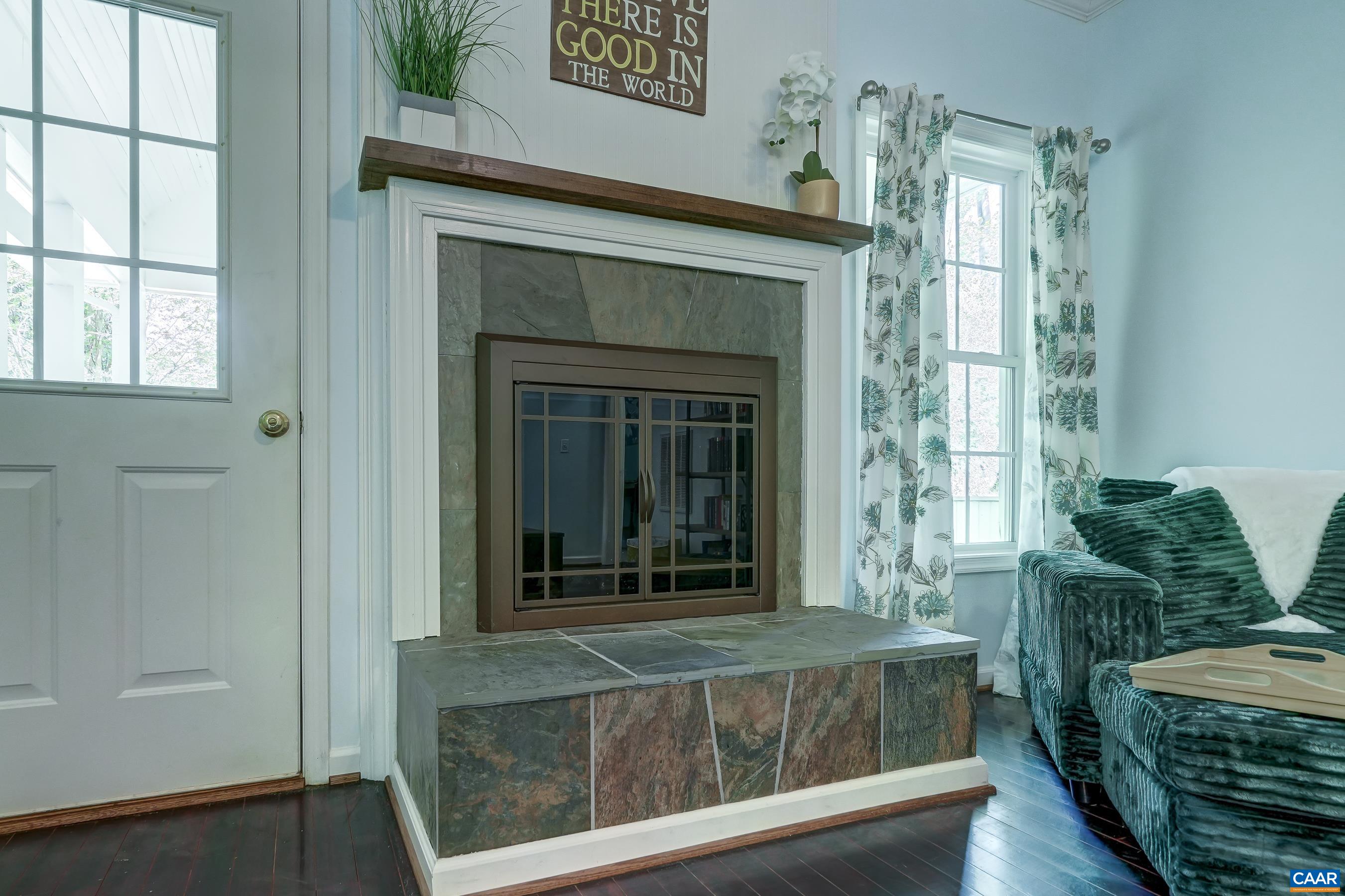 180 LYNX FARM LN