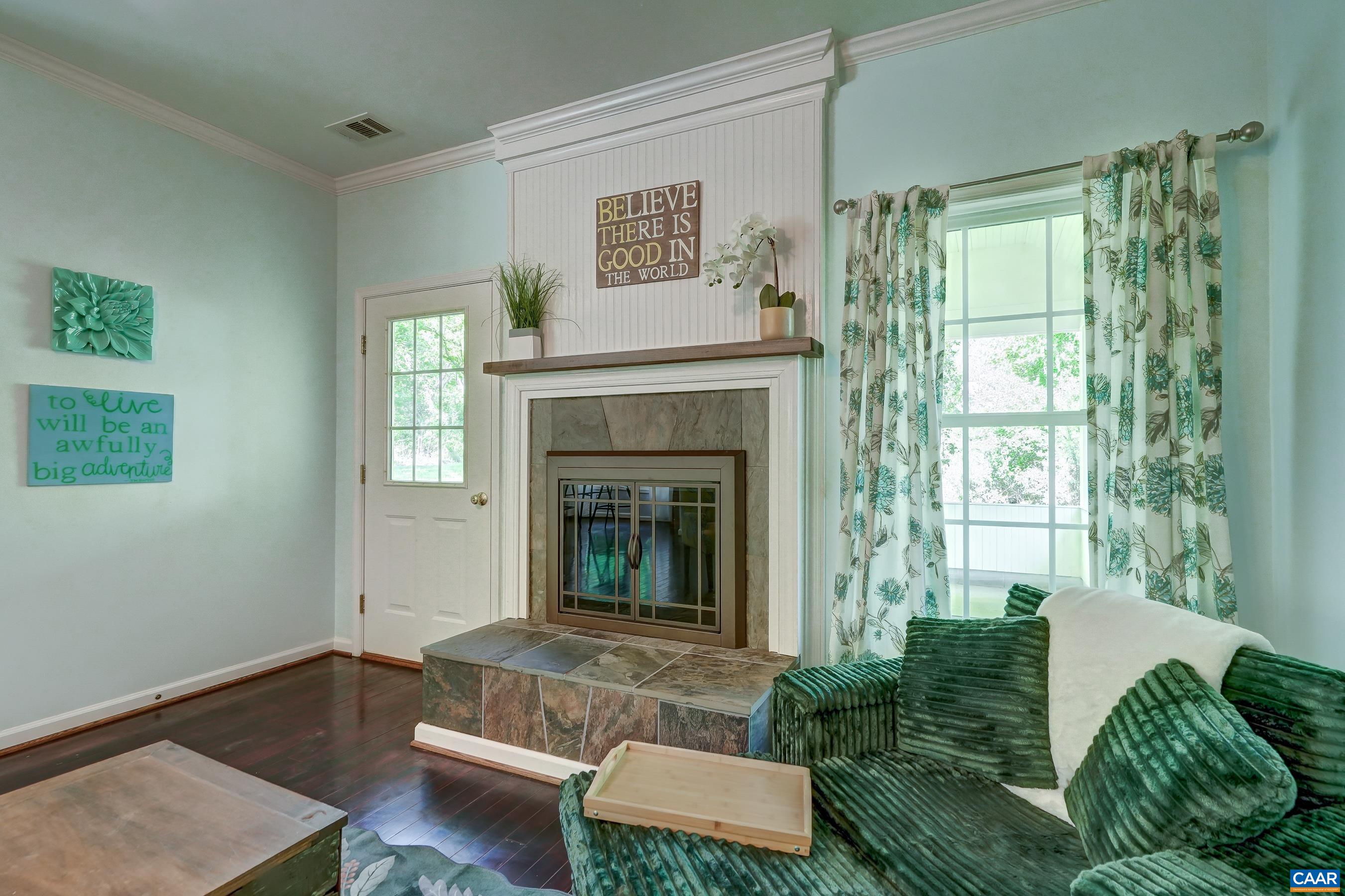 180 LYNX FARM LN
