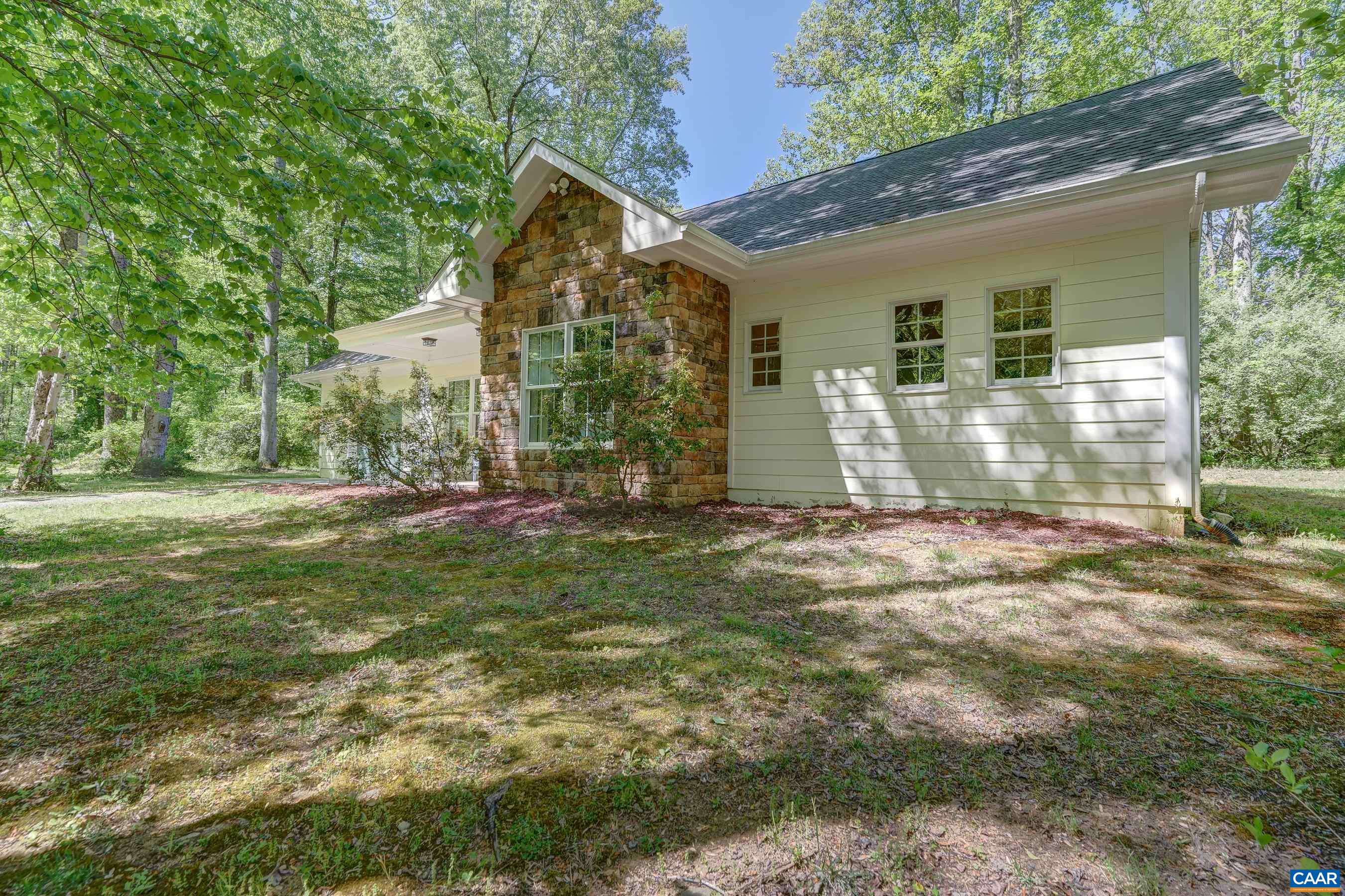 180 LYNX FARM LN