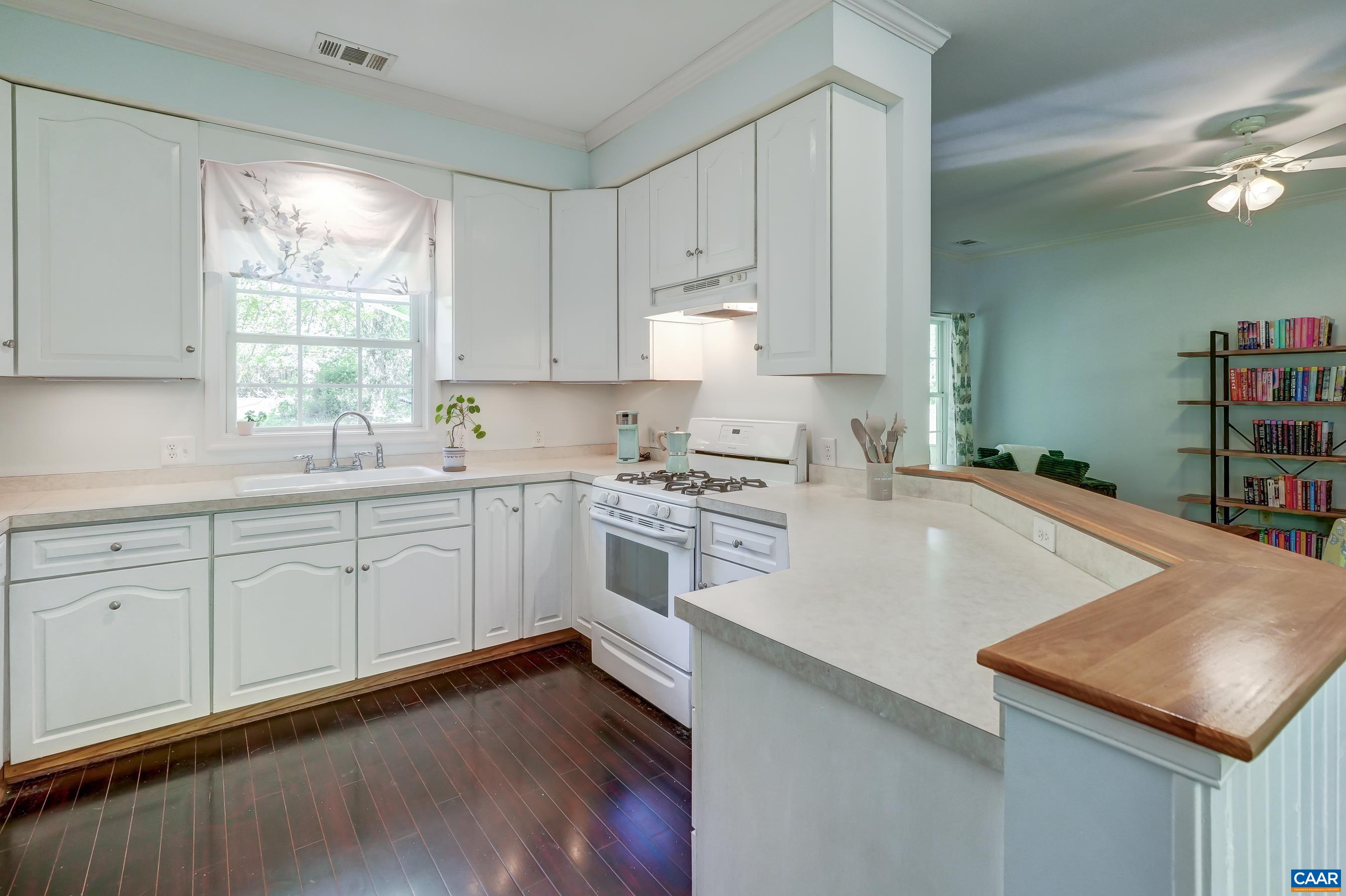 180 LYNX FARM LN
