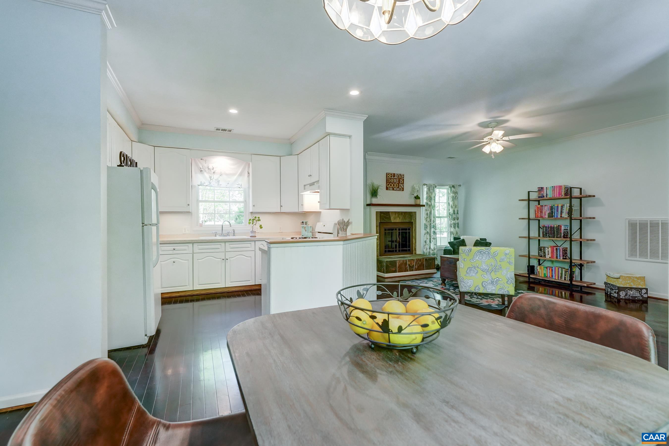 180 LYNX FARM LN