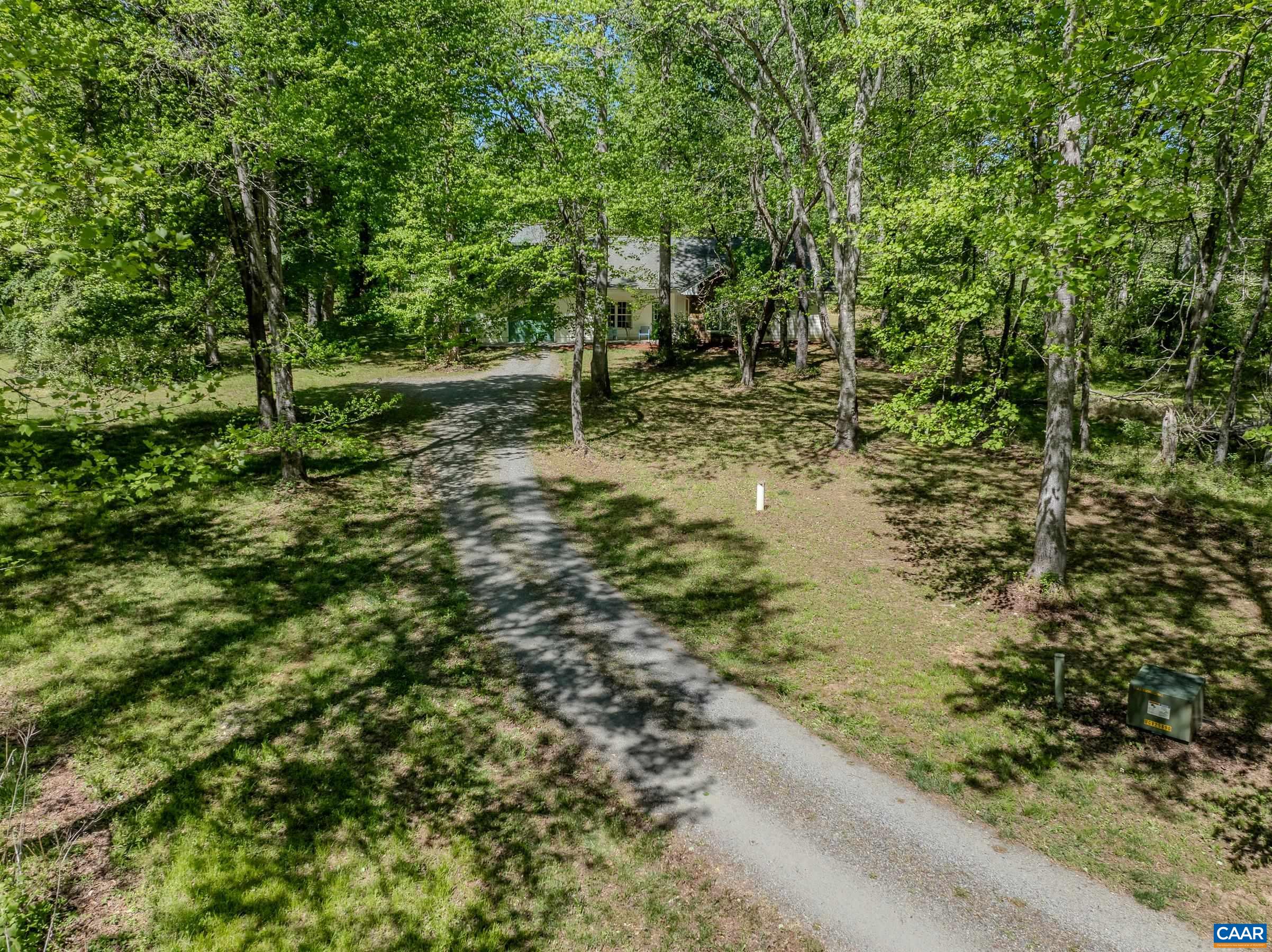 180 LYNX FARM LN