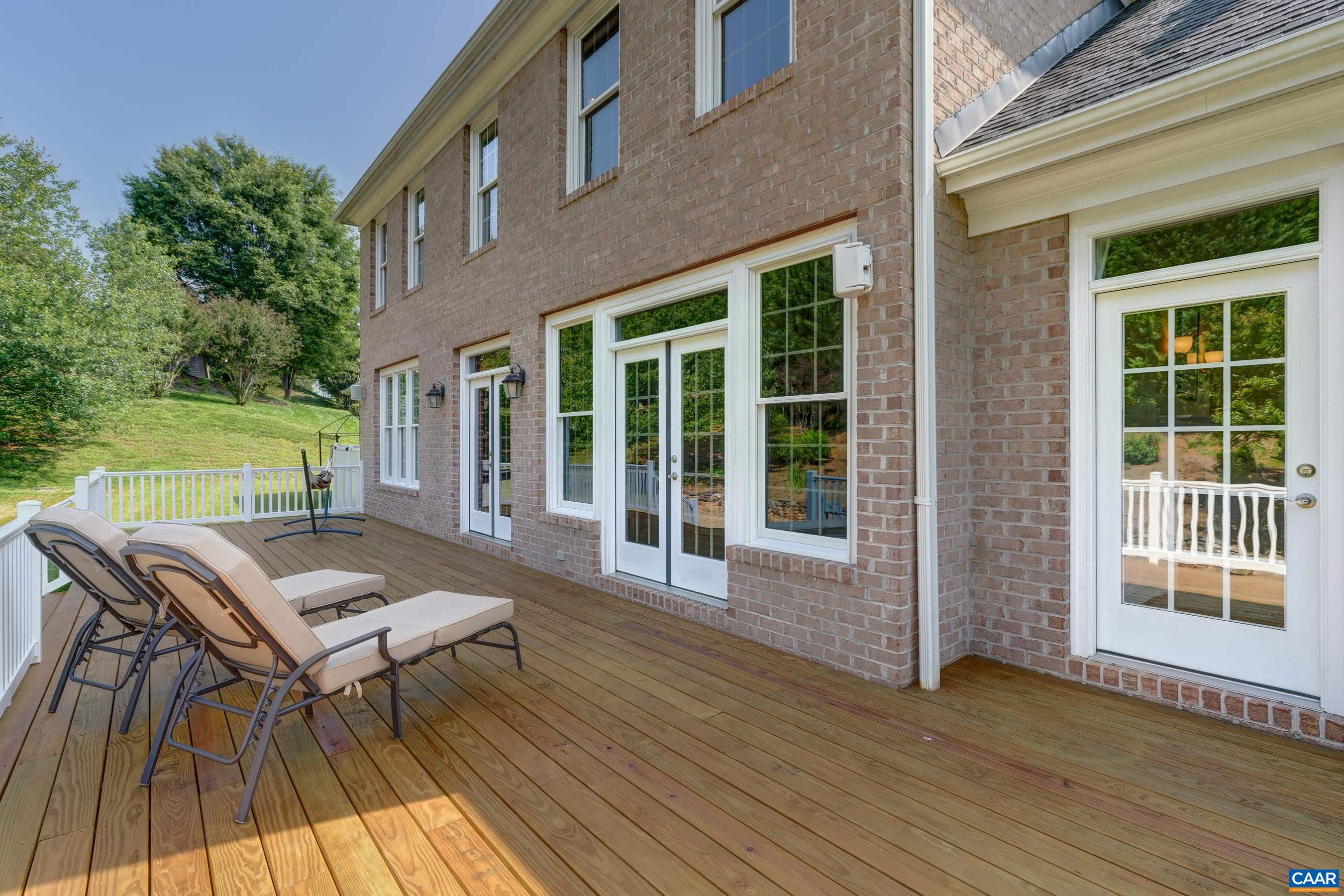 455 FOXDALE LN
