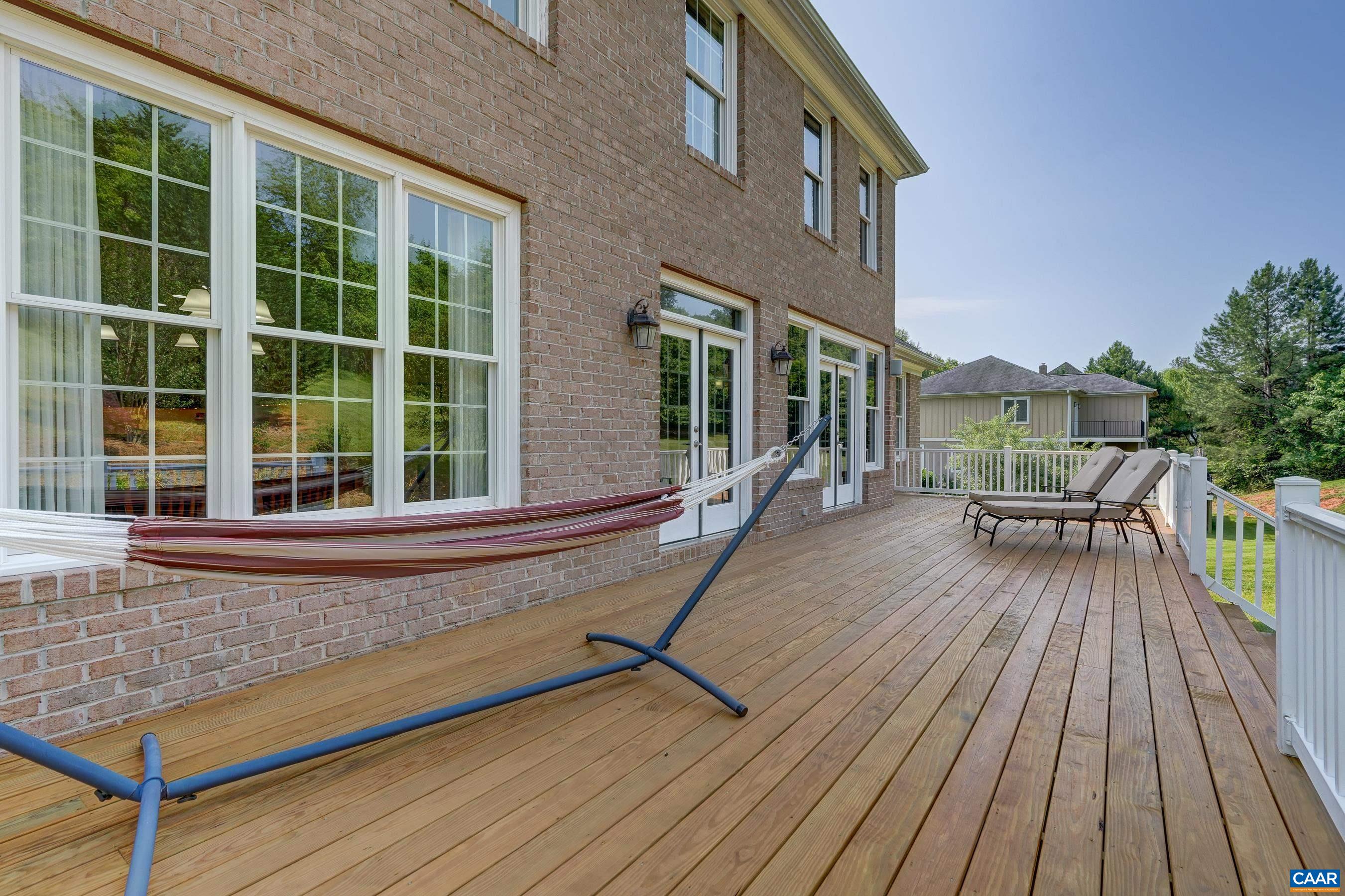 455 FOXDALE LN