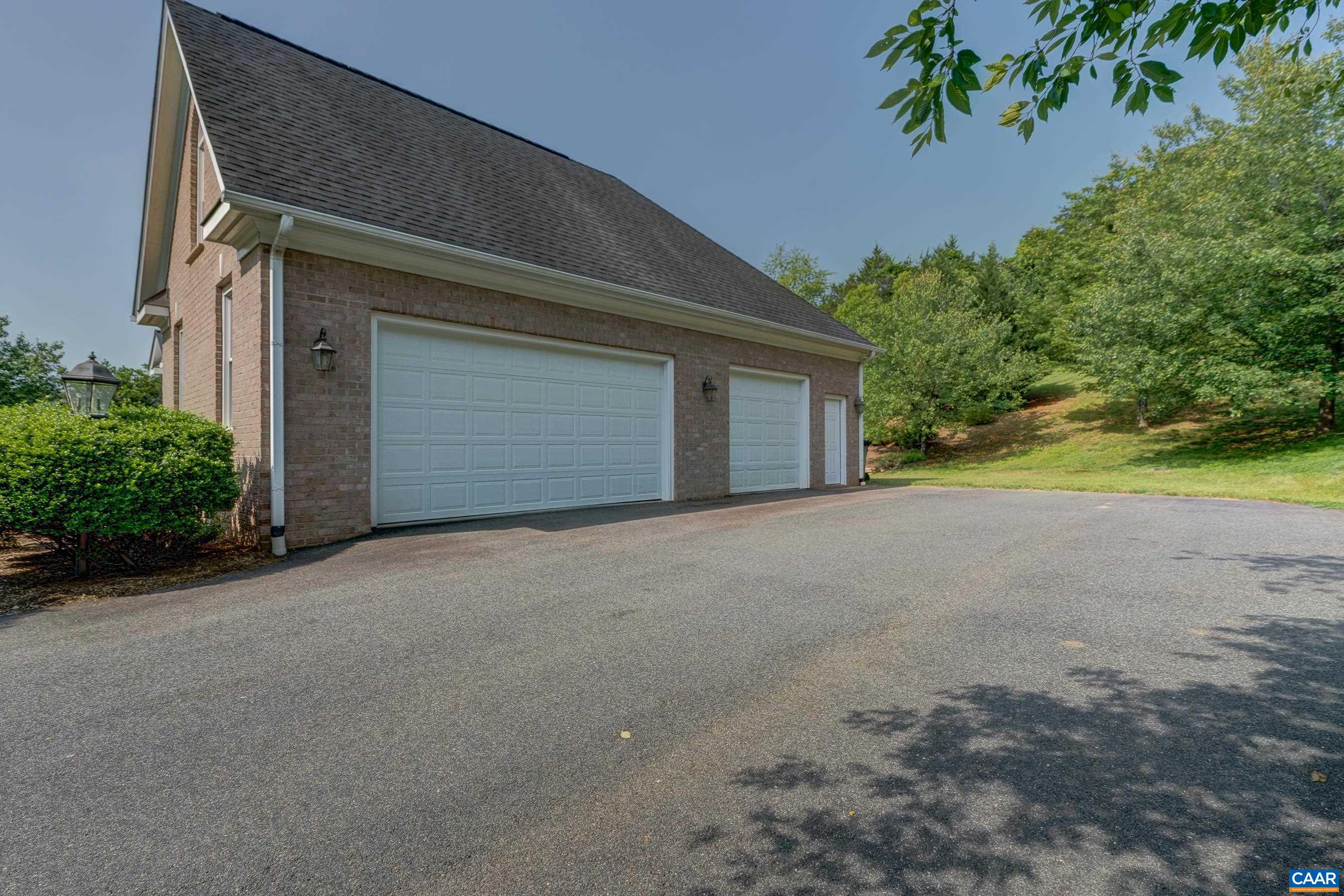455 FOXDALE LN
