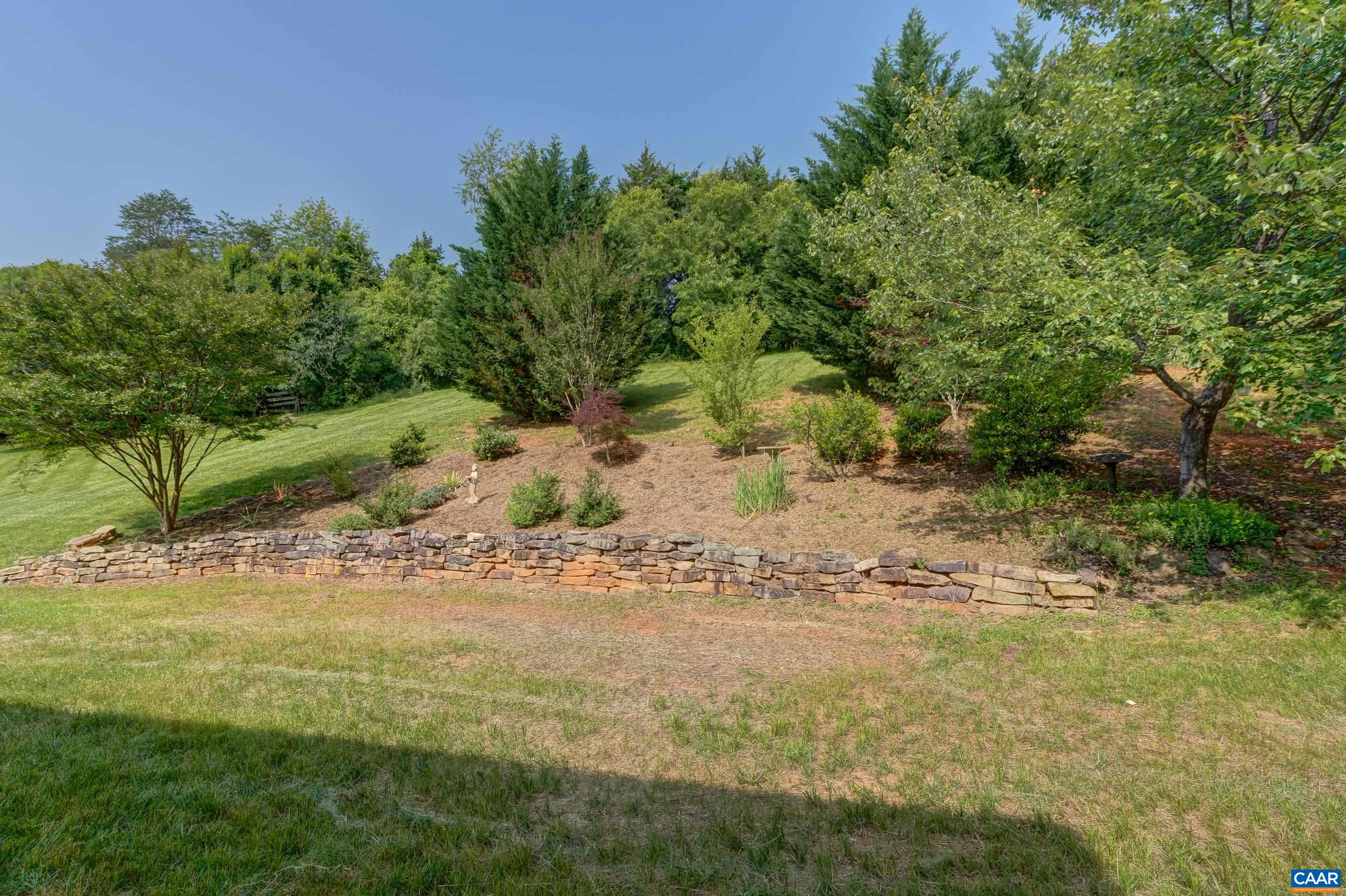 455 FOXDALE LN