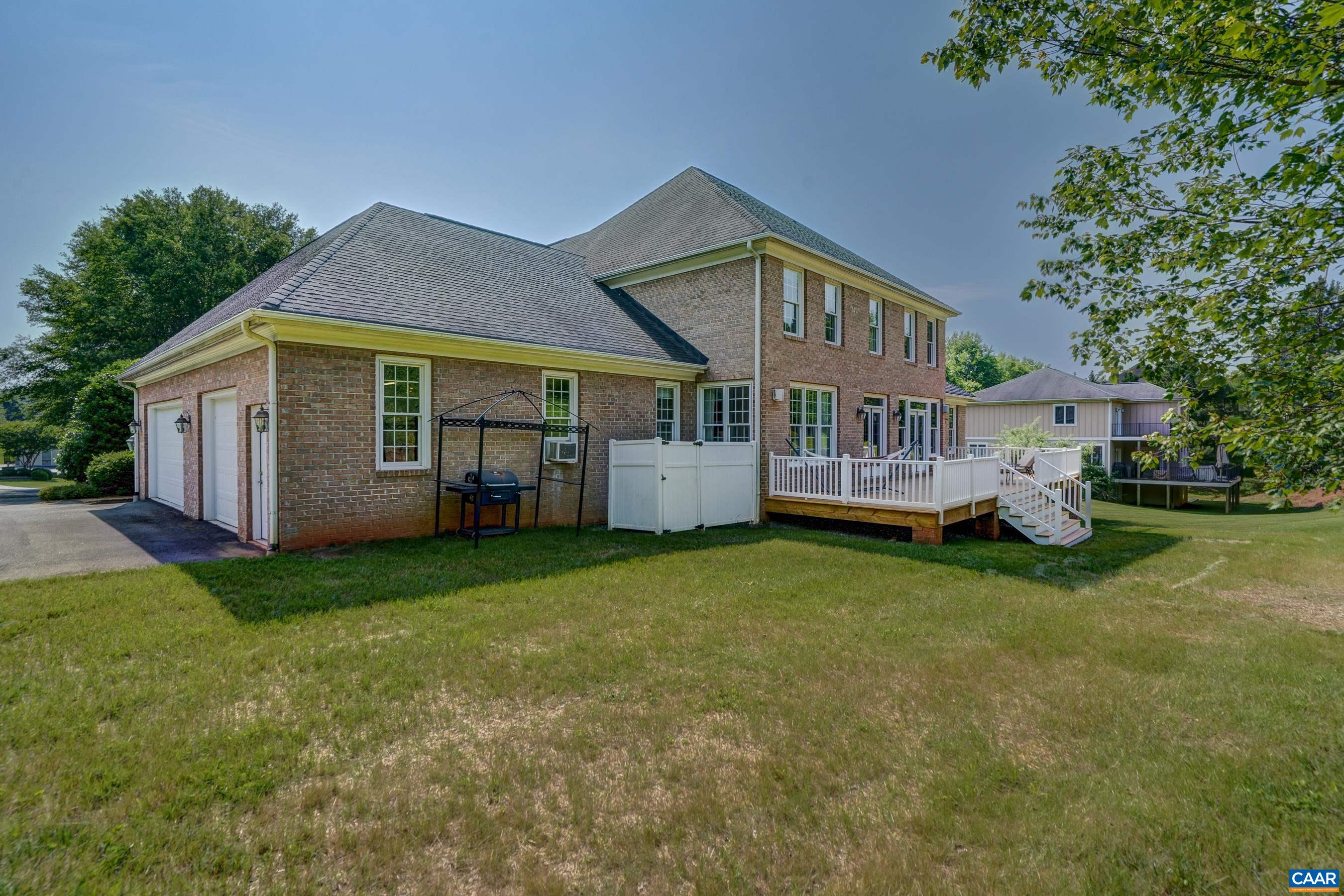 455 FOXDALE LN