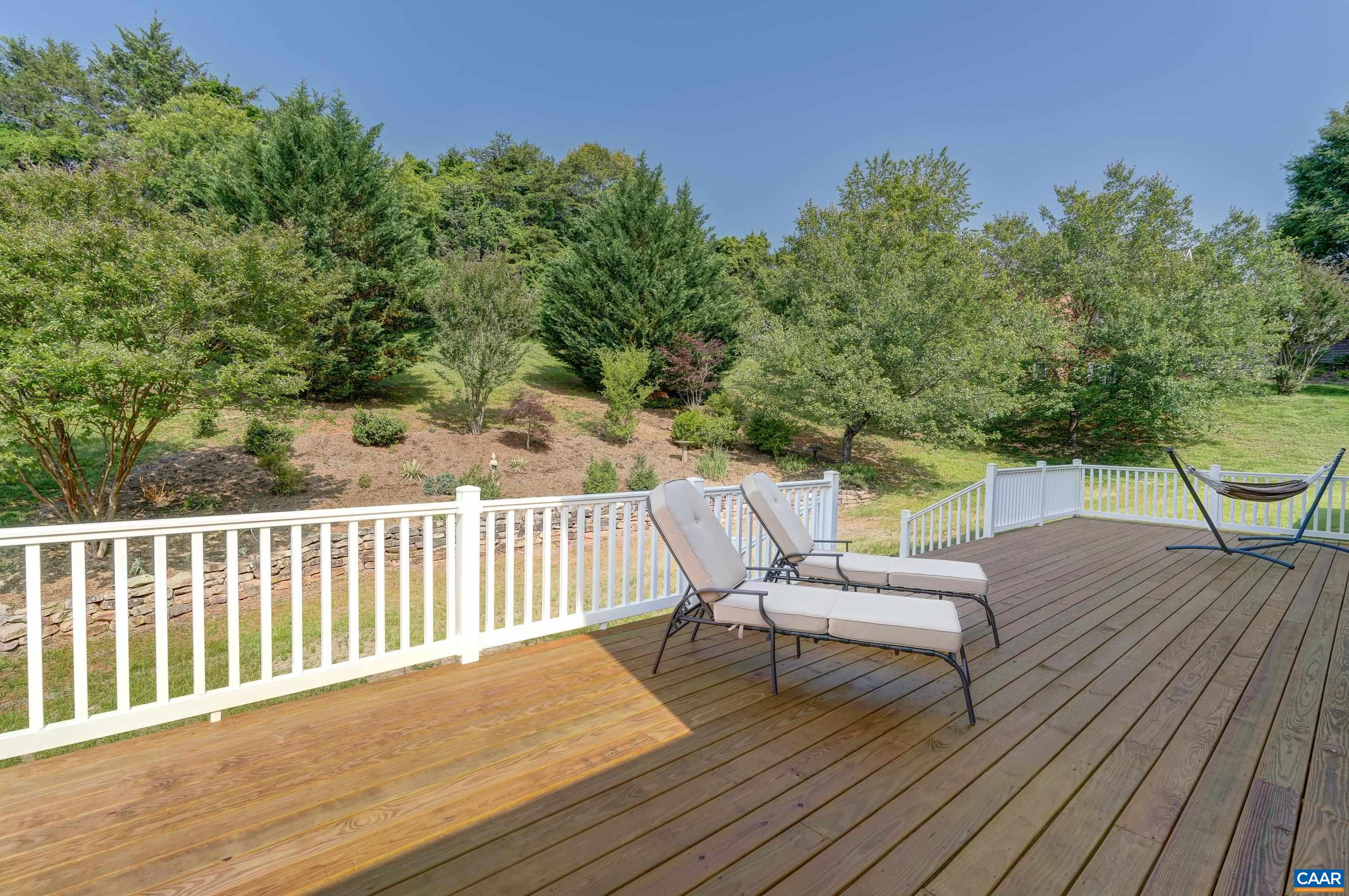 455 FOXDALE LN