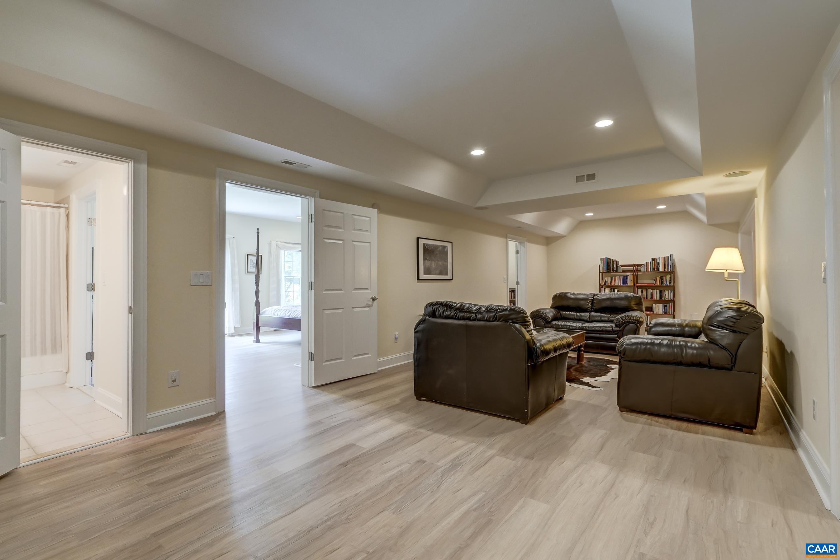 455 FOXDALE LN