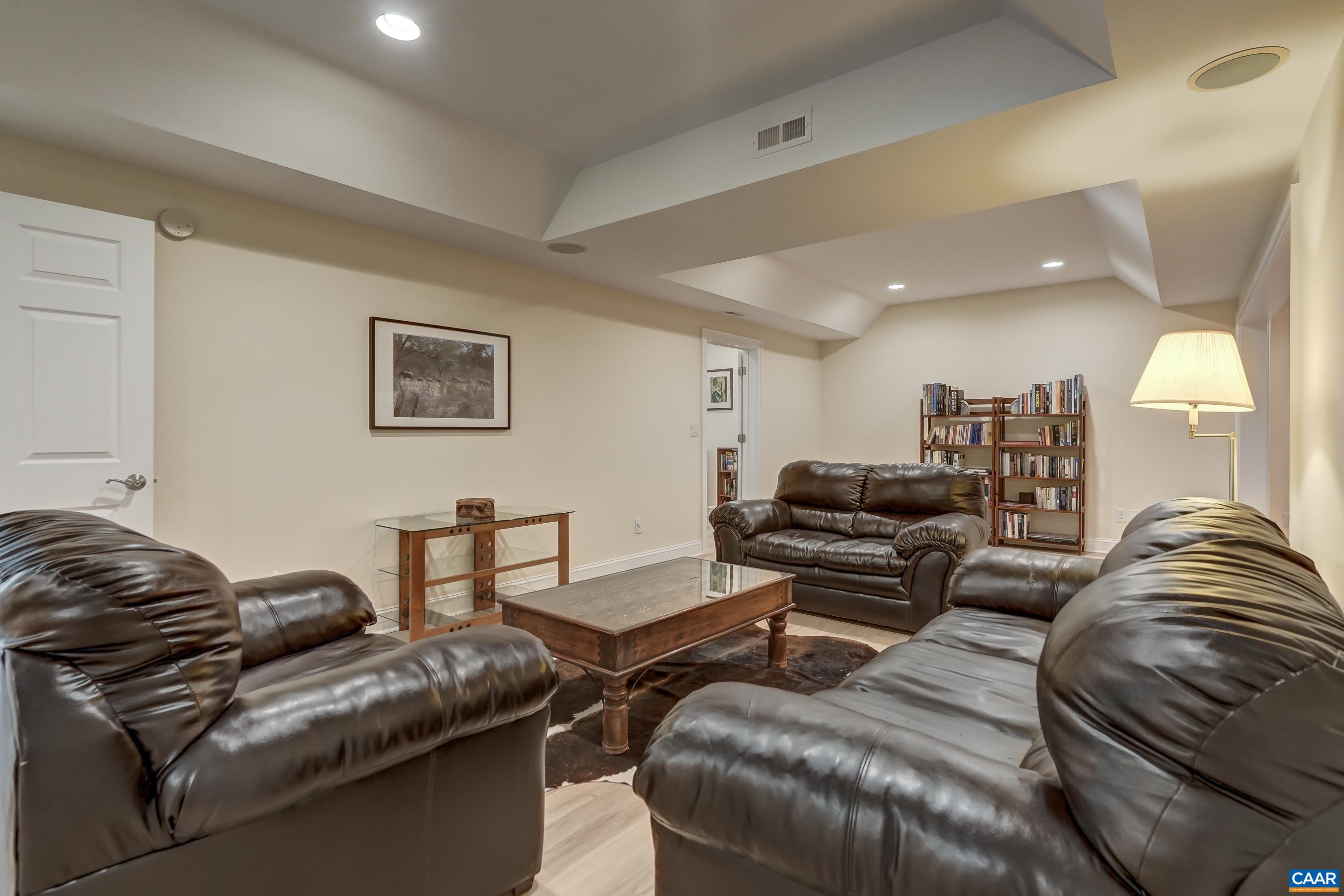 455 FOXDALE LN