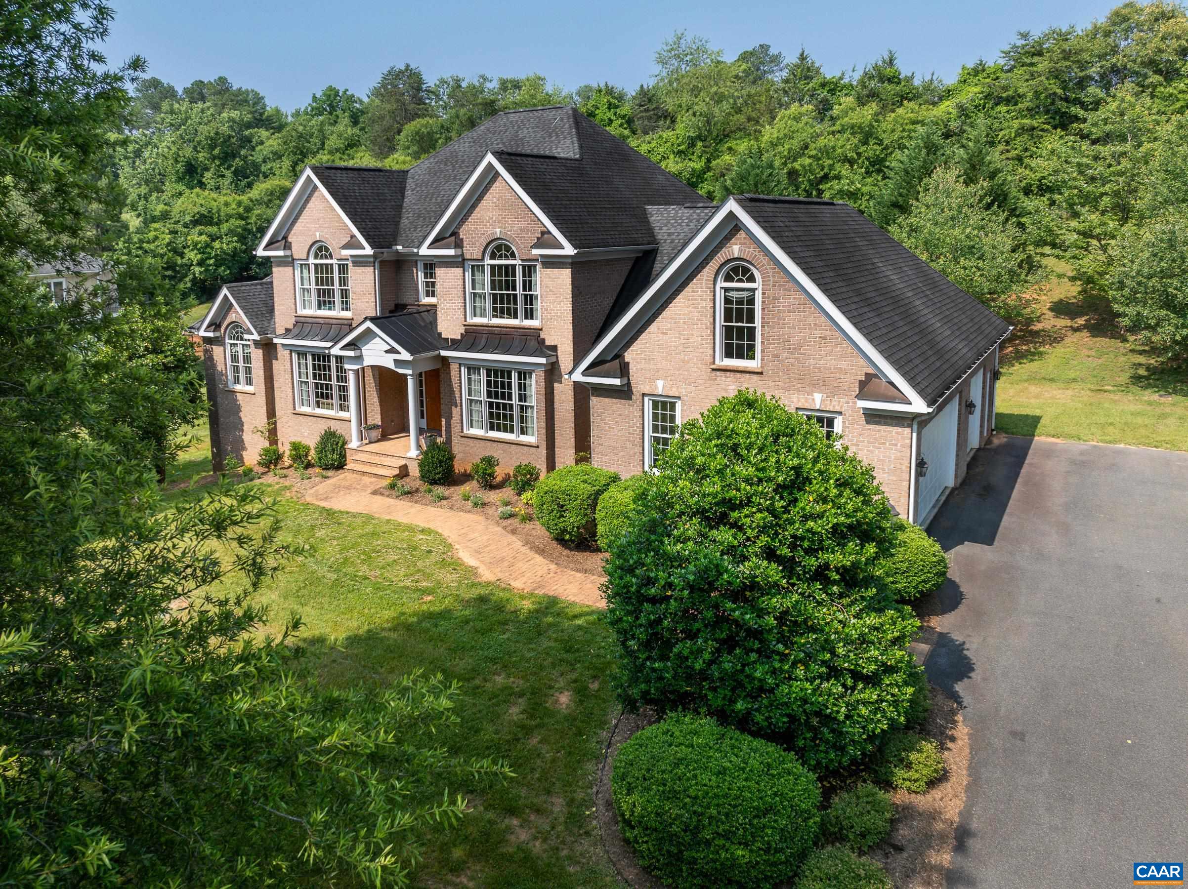 455 FOXDALE LN