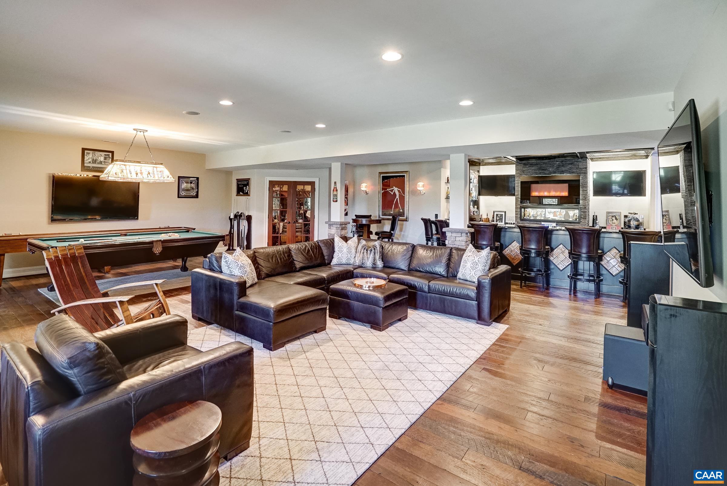 725 LENOX HILL RD