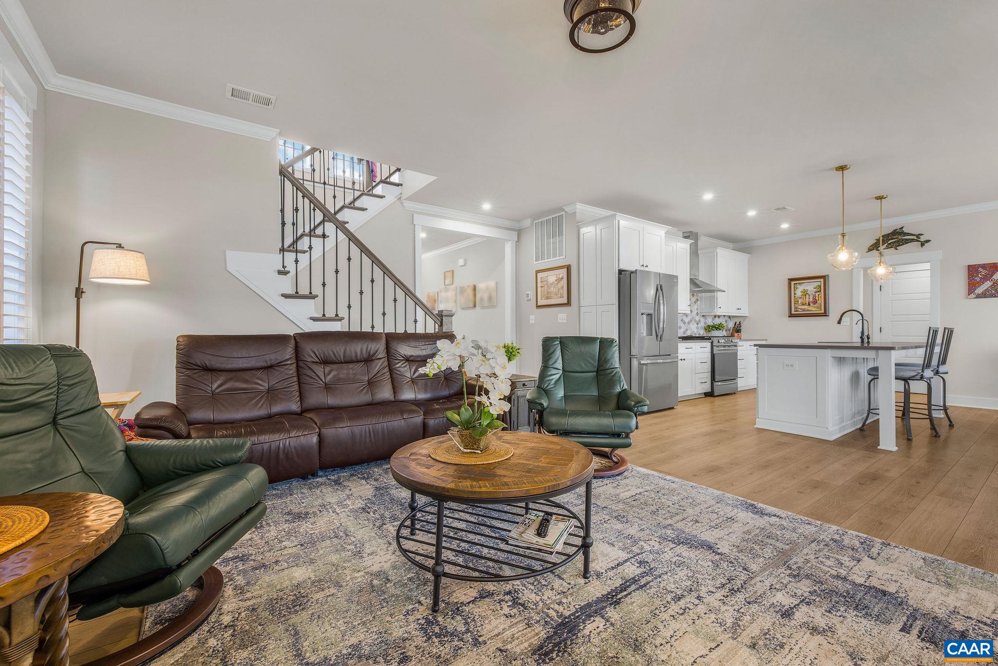 718 ARBOLEDA DR