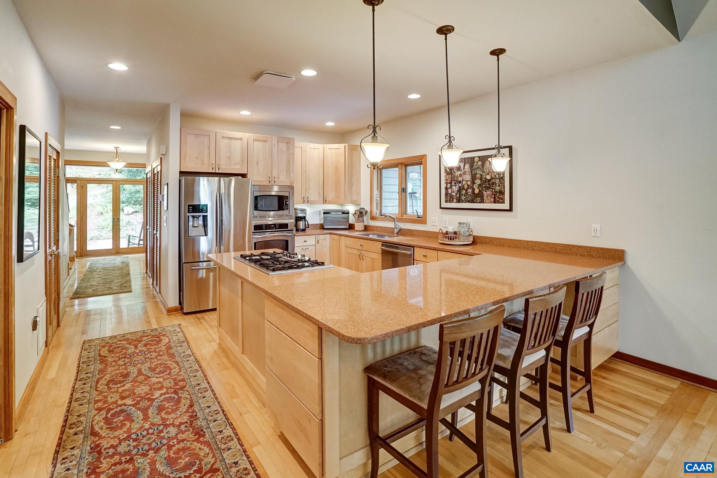 136 HOODED WARBLER LN
