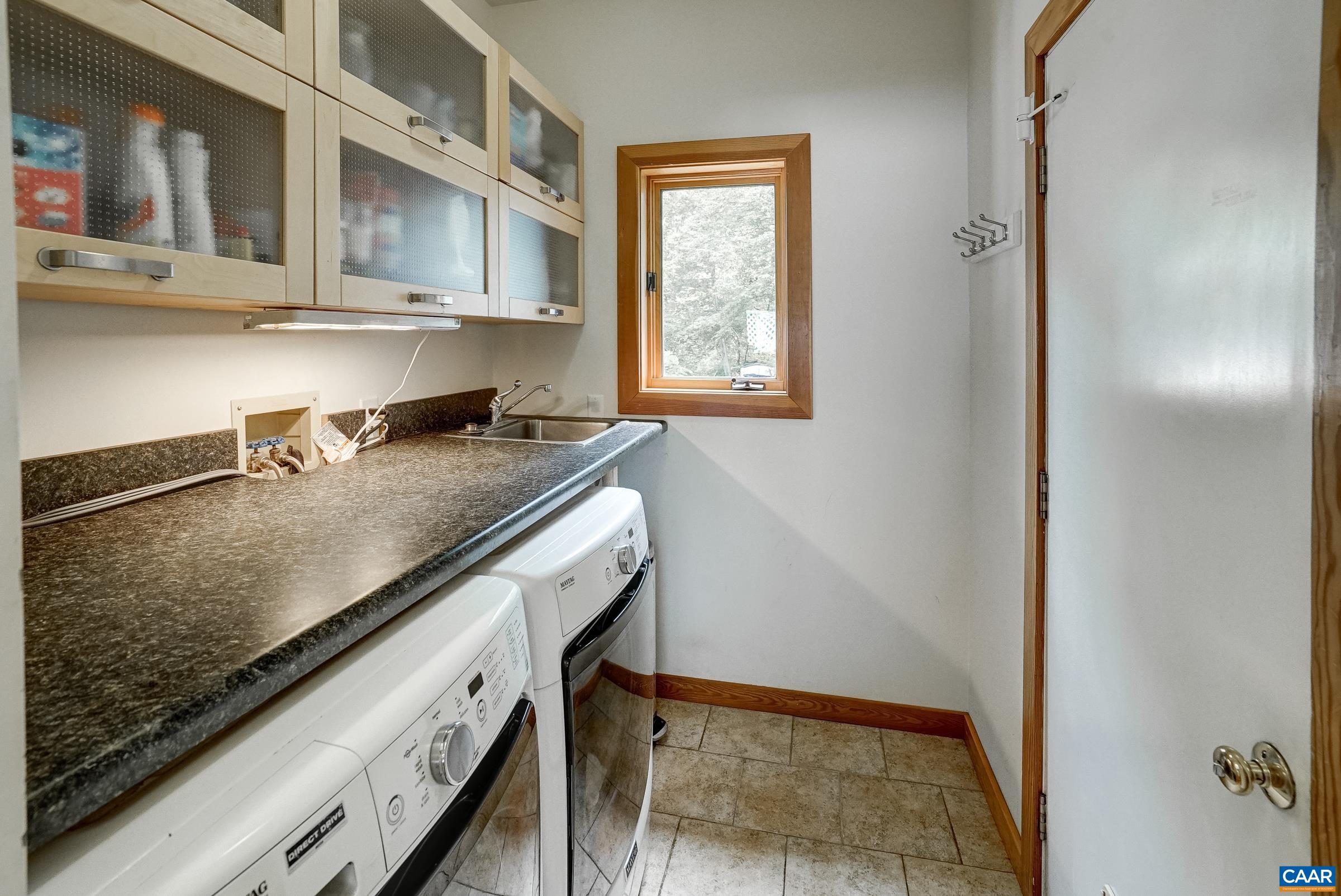 136 HOODED WARBLER LN