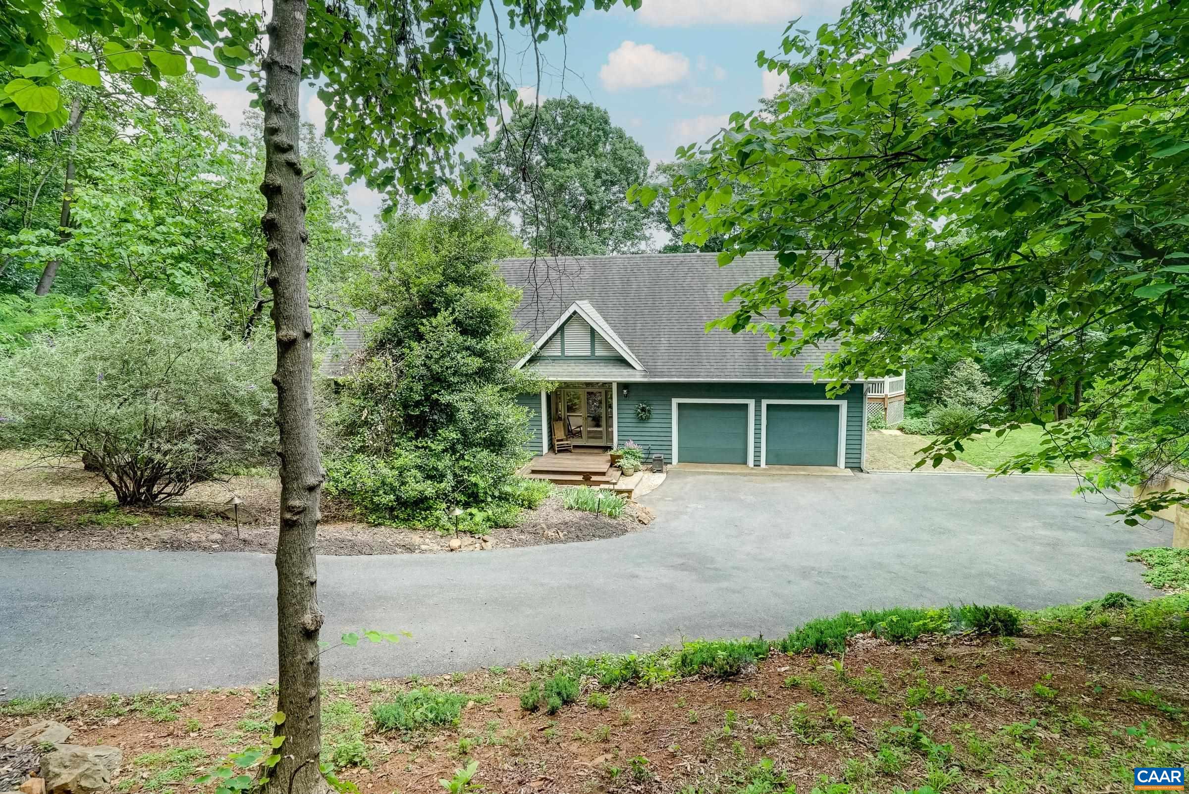 136 HOODED WARBLER LN