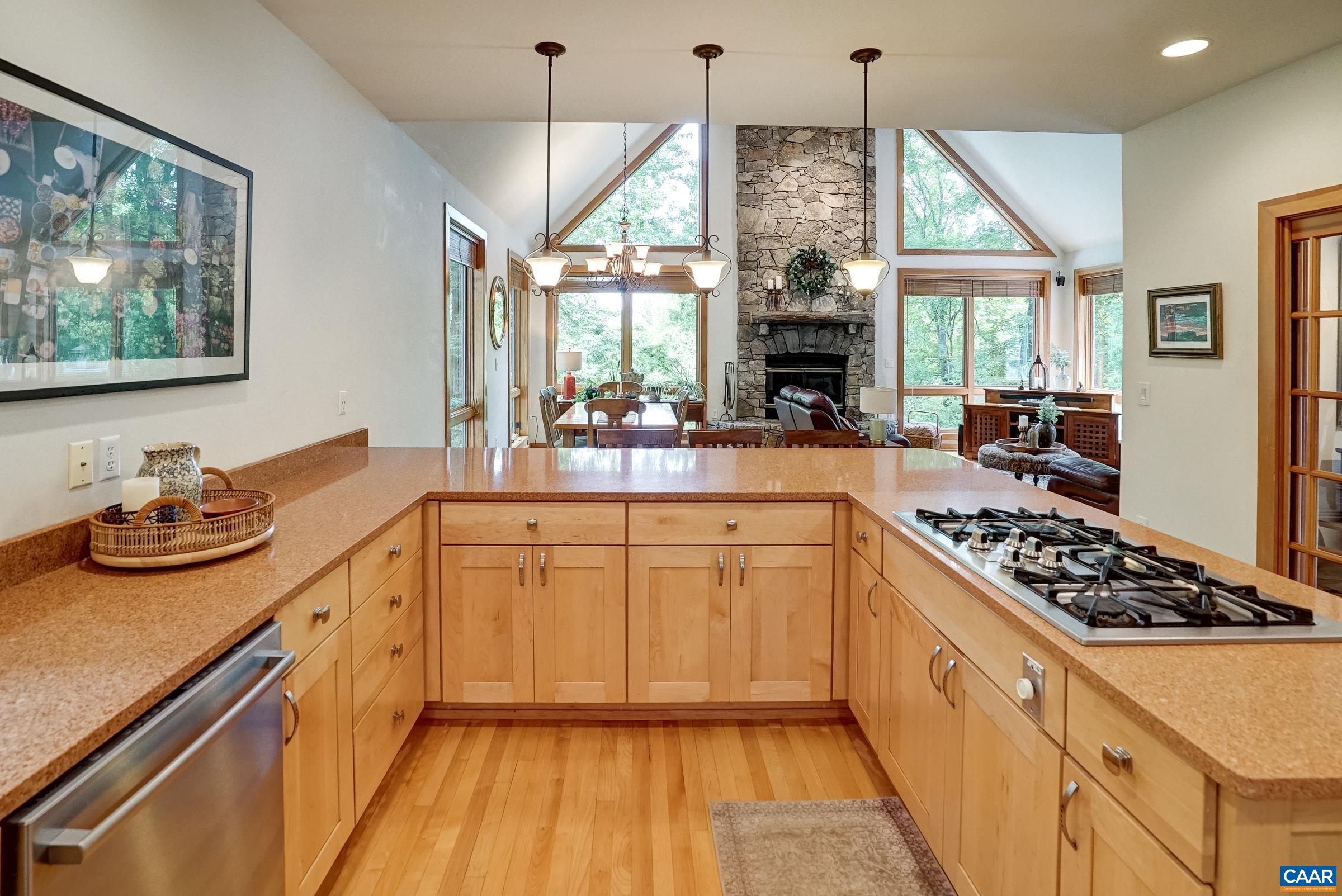 136 HOODED WARBLER LN