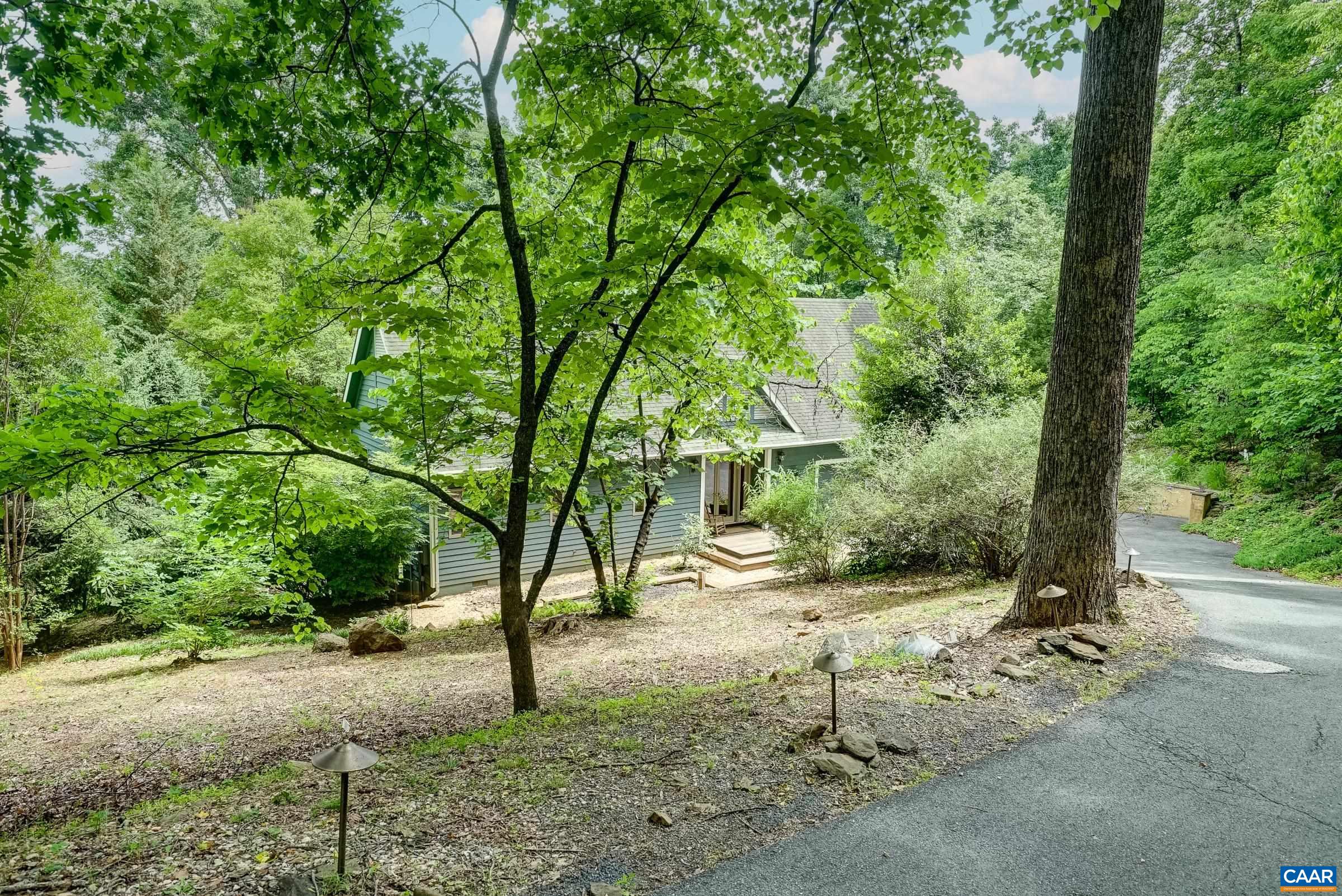136 HOODED WARBLER LN