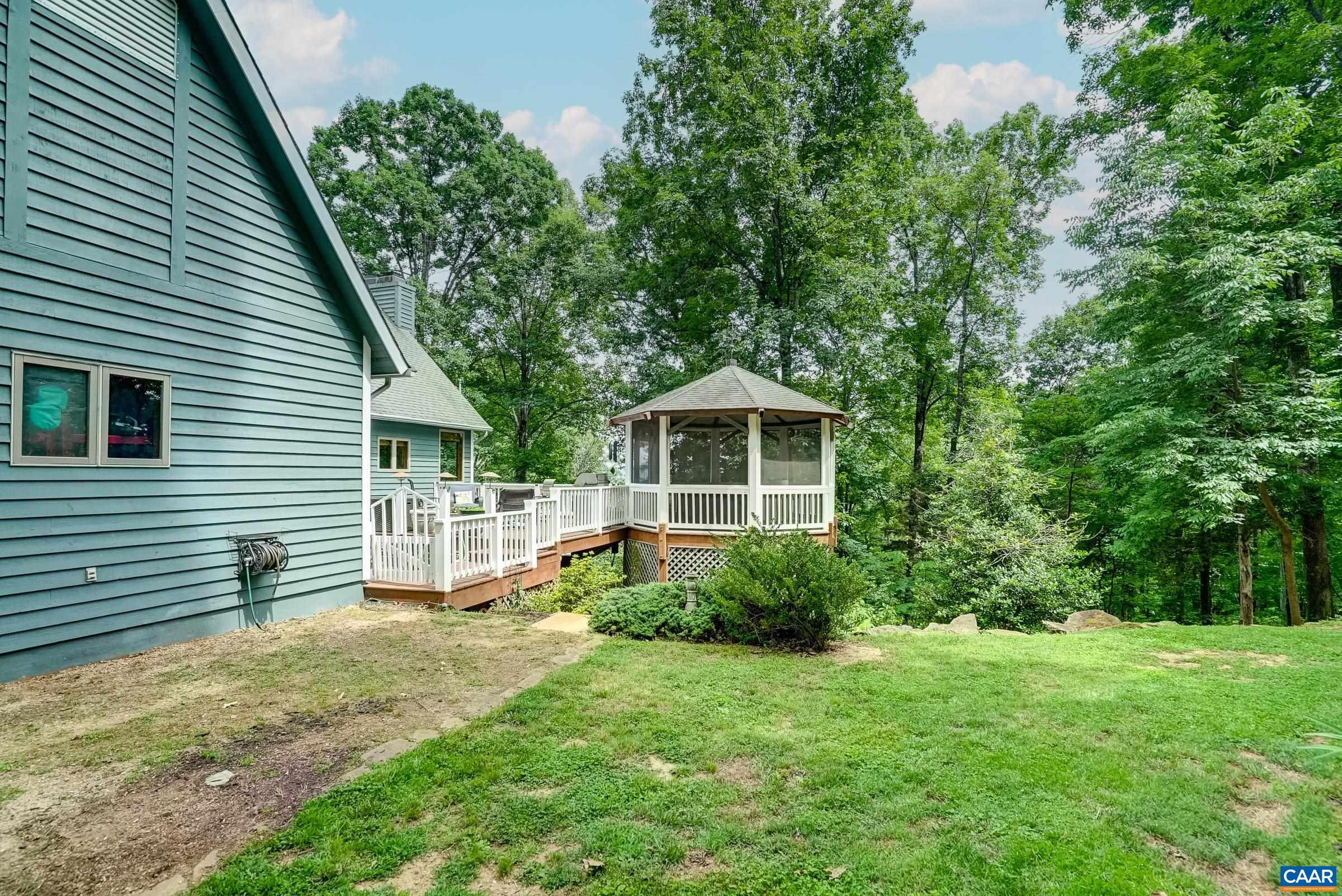 136 HOODED WARBLER LN