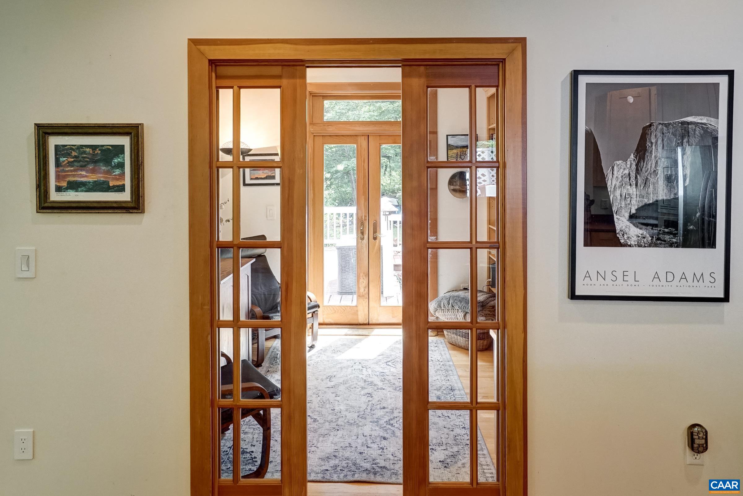 136 HOODED WARBLER LN