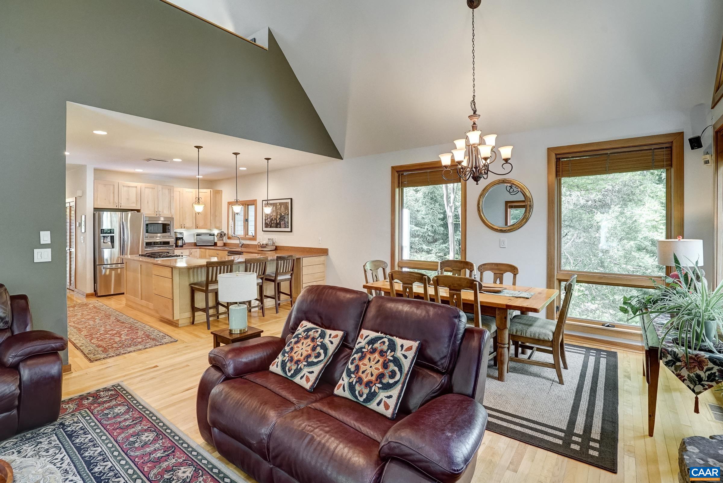 136 HOODED WARBLER LN