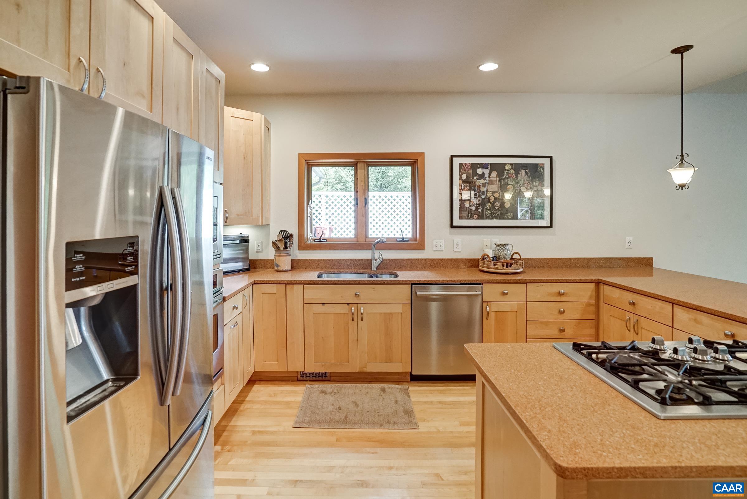 136 HOODED WARBLER LN