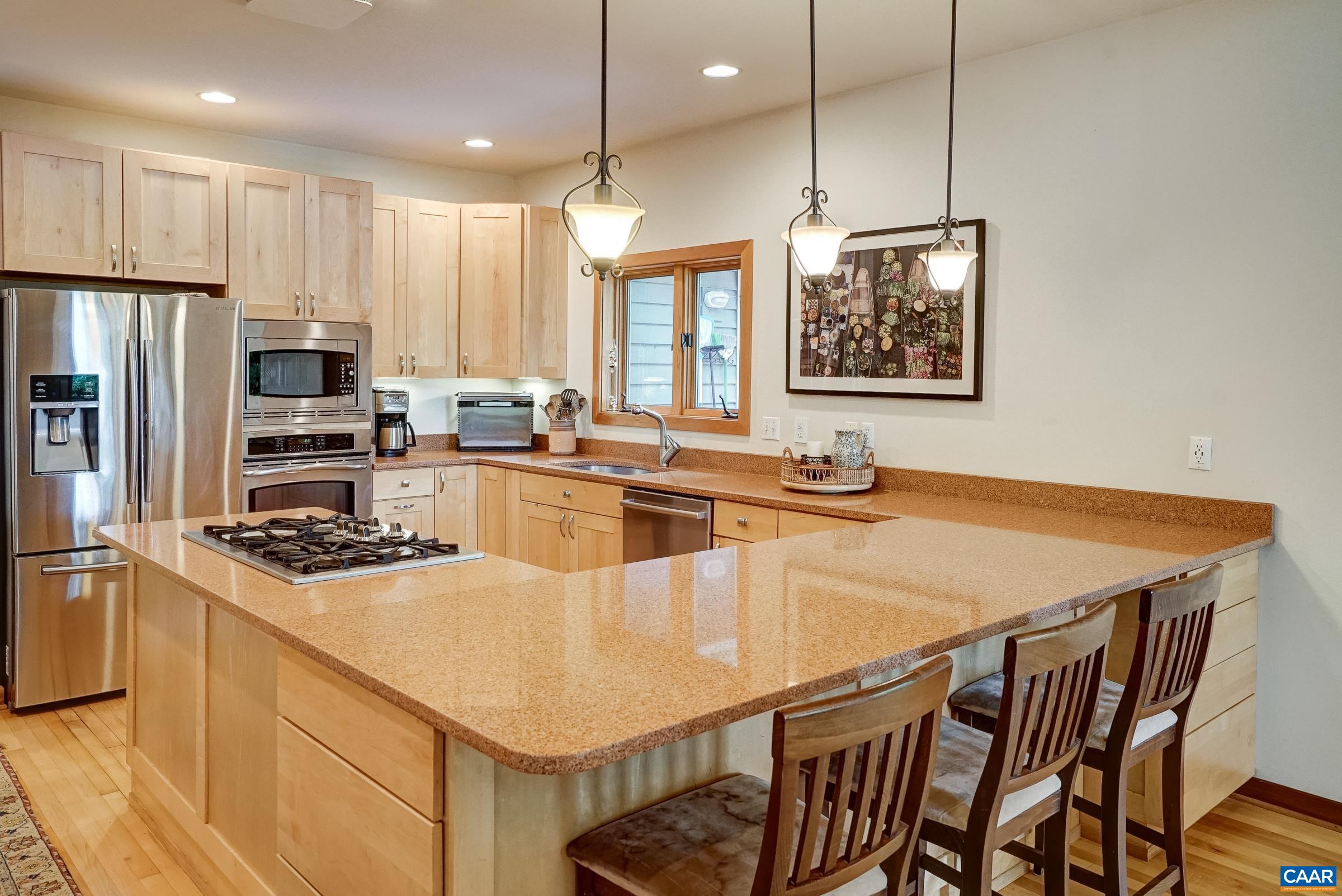 136 HOODED WARBLER LN