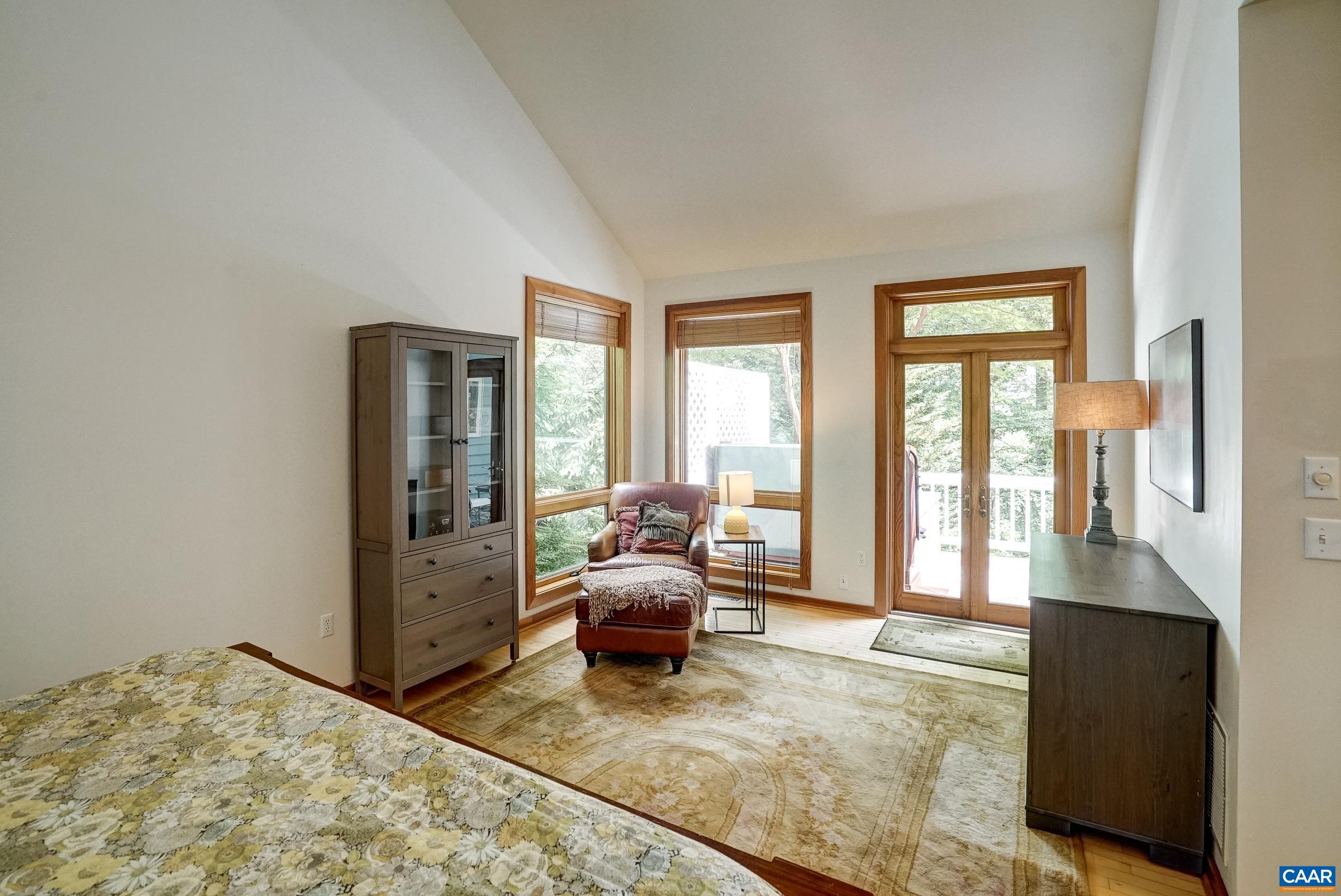 136 HOODED WARBLER LN