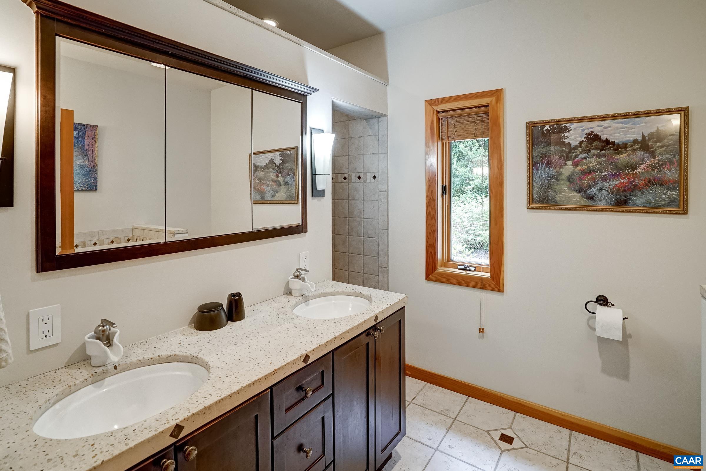 136 HOODED WARBLER LN