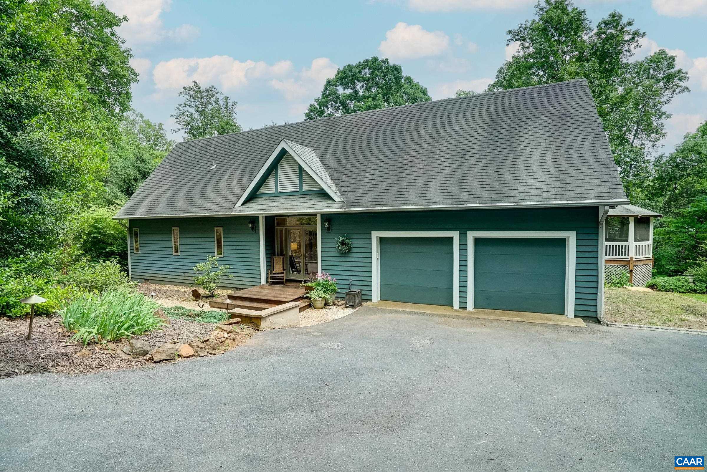 136 HOODED WARBLER LN