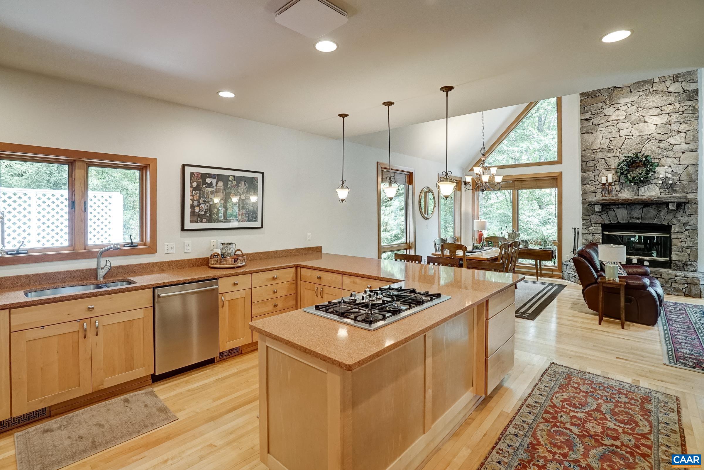 136 HOODED WARBLER LN