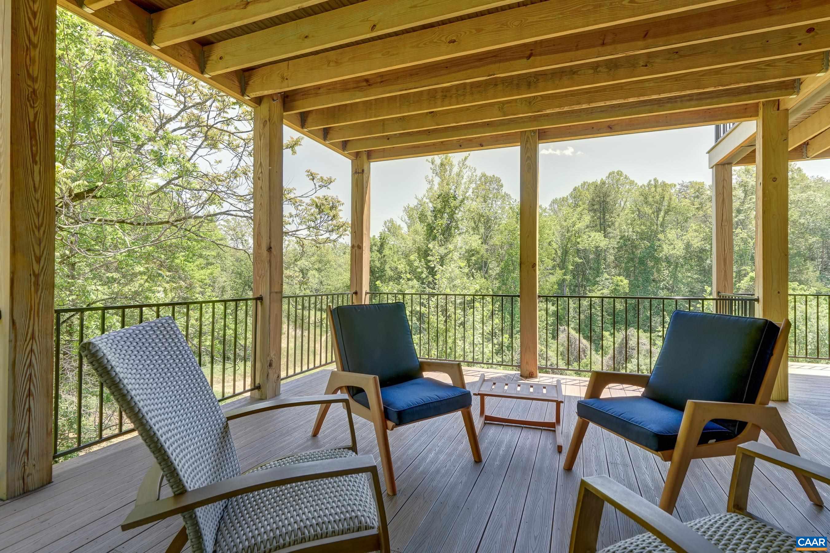 401 LOCHLYN HILL DR