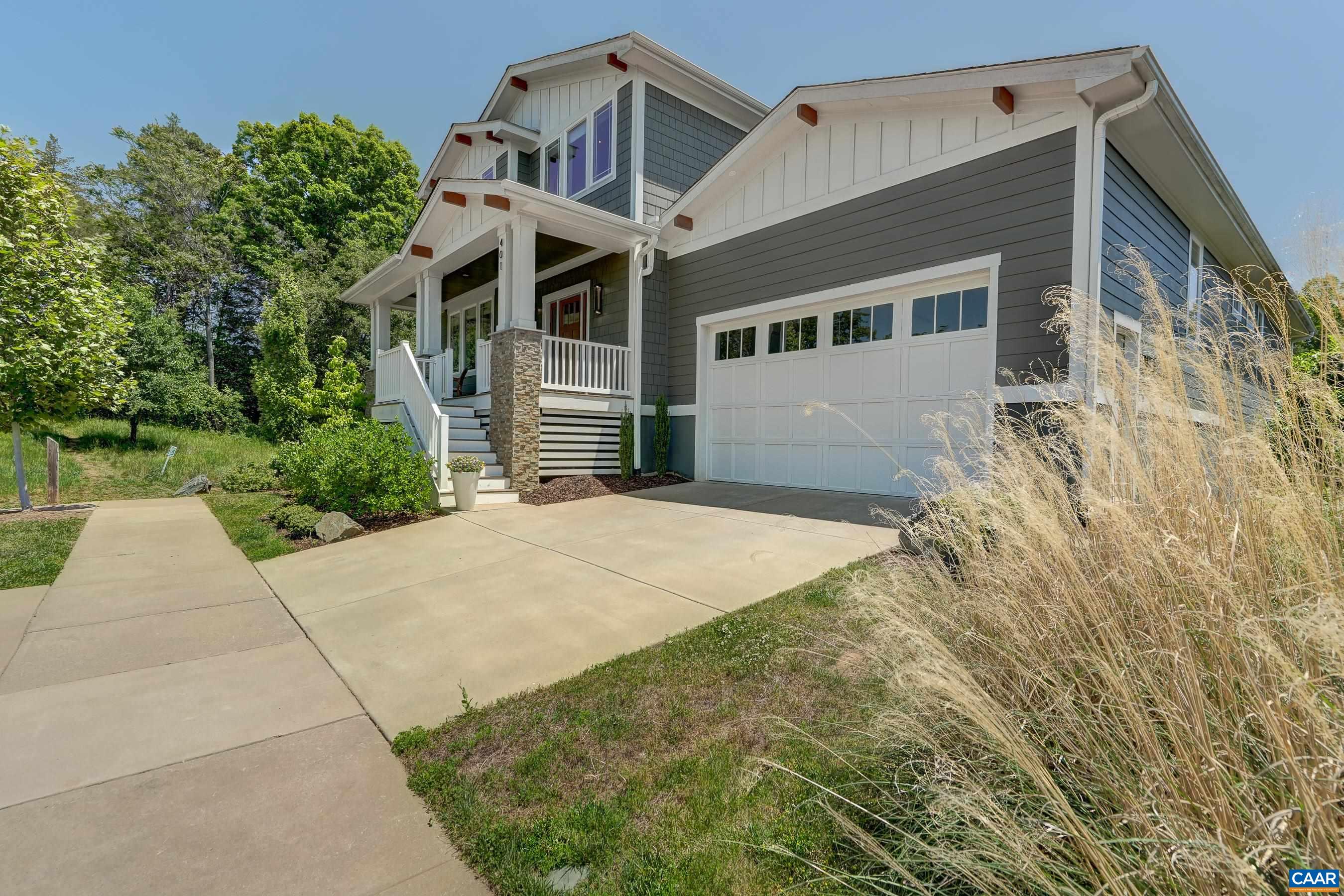 401 LOCHLYN HILL DR